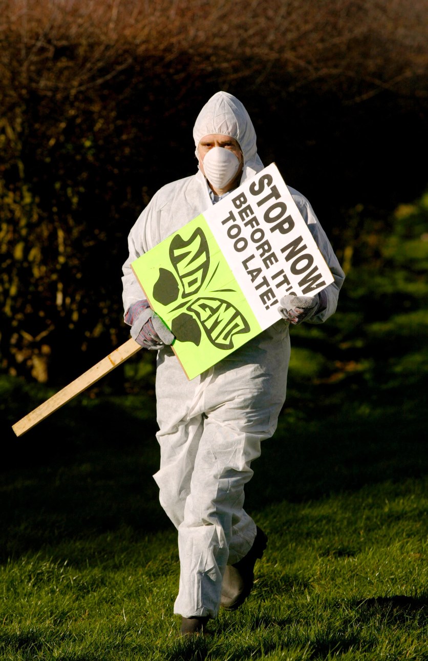 Протест в Англия срещу допускането на ГМО