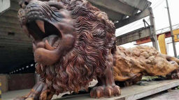 Най-големият дървен лъв в света е дело на китайски скулптор 