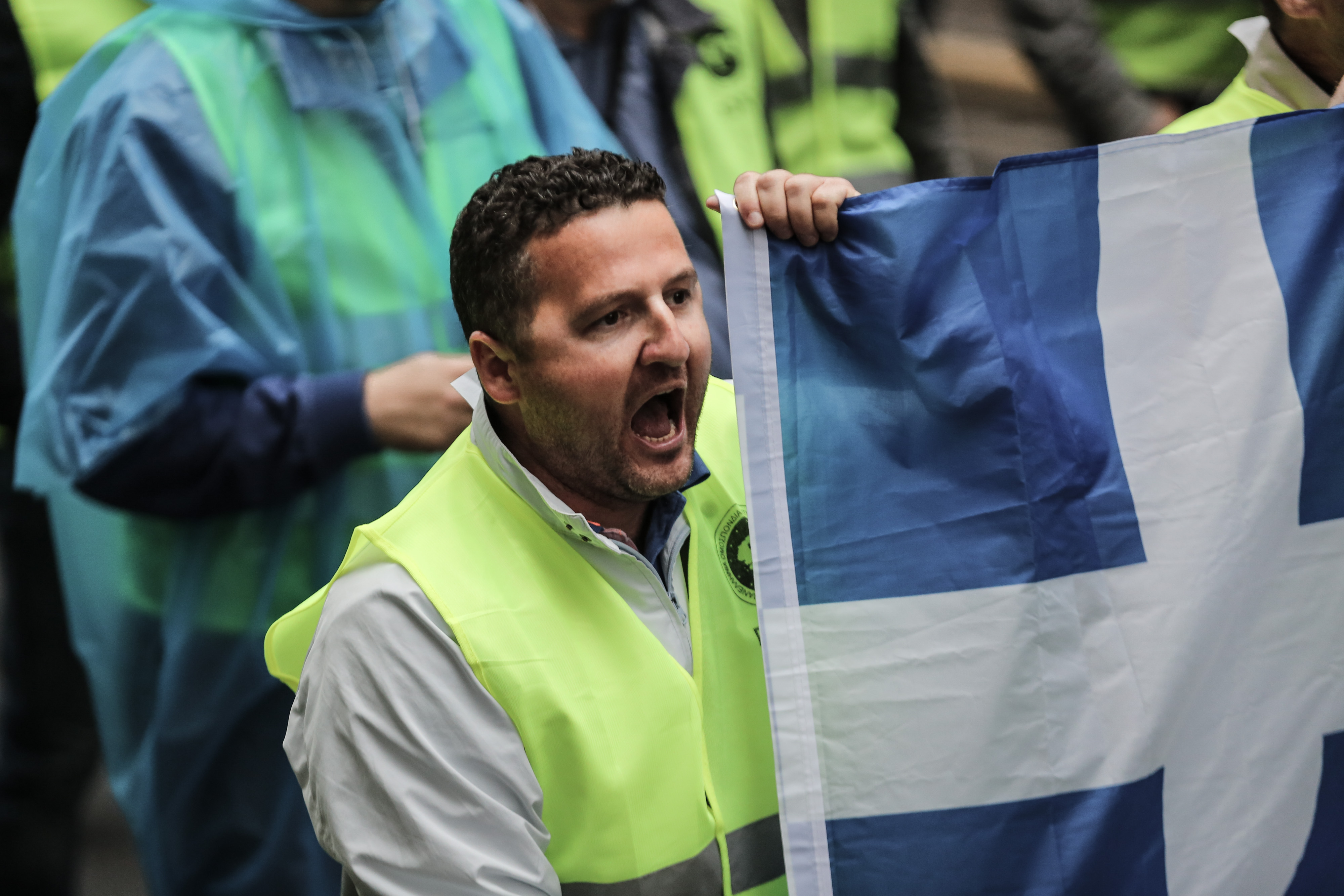 Гърците все по-задлъжнели, отчаяни и разгневени