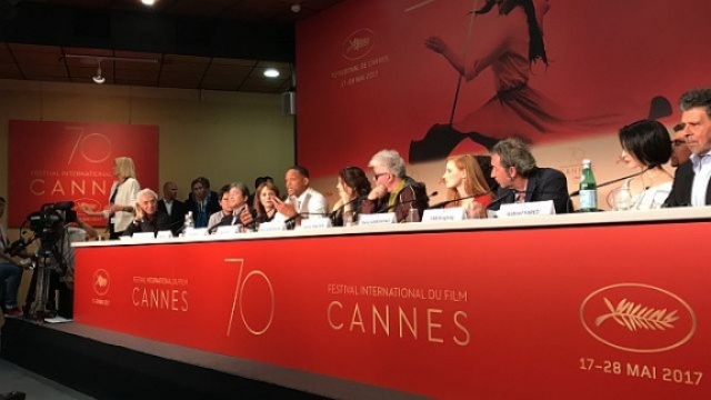 Кан срещу Нетфликс, Алмодовар срещу Смит