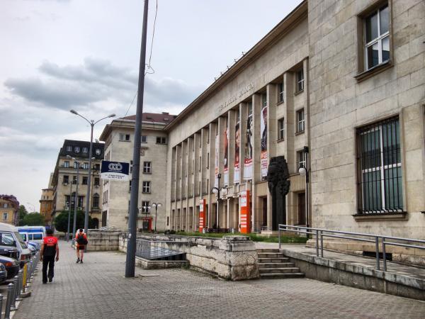 Васил Божков купи Телефонната палата в София