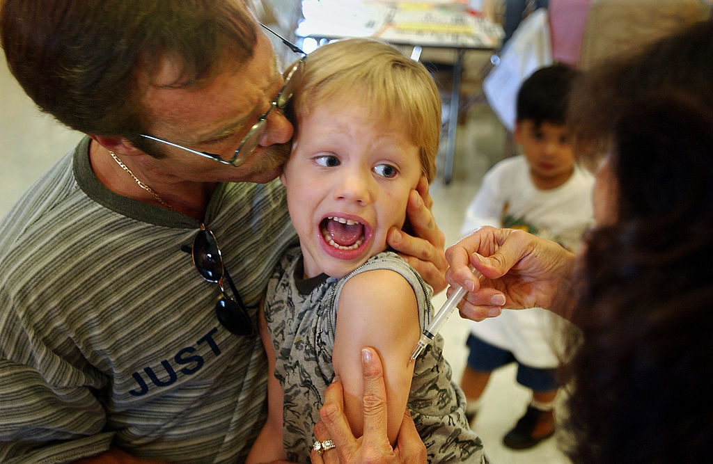 Италия прави задължителни 12 ваксини за деца
