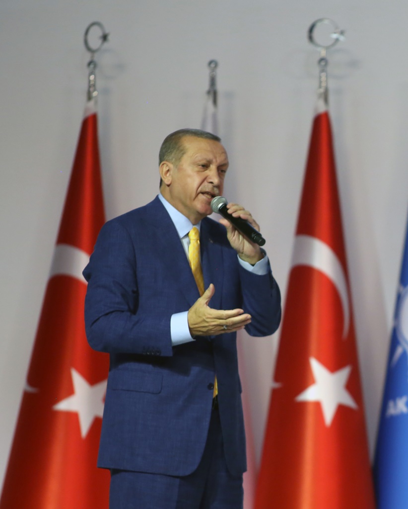 Ердоган избран начело на управляващата партия