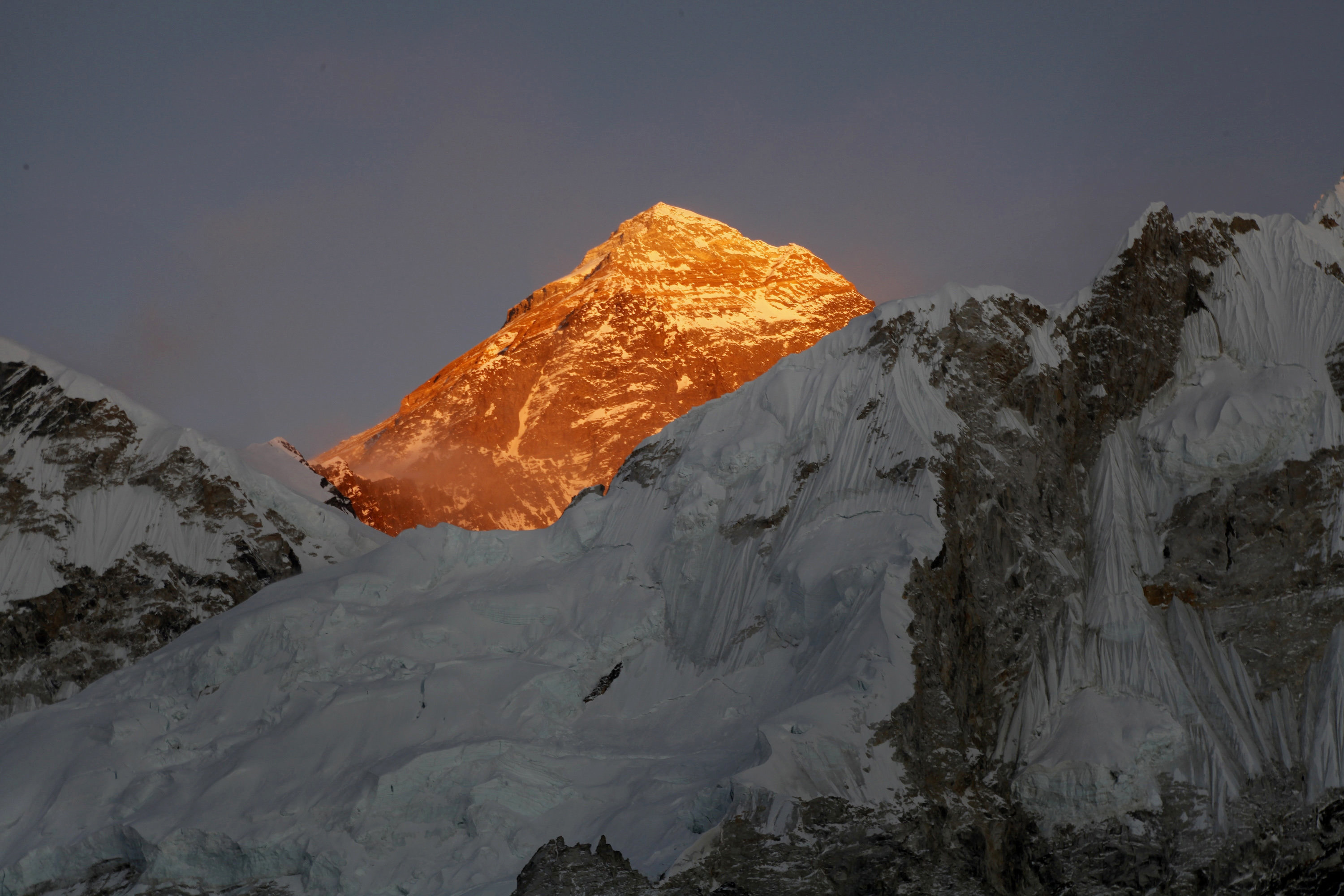 Изглед към връх Еверест, най-високият в света (8848 метра)