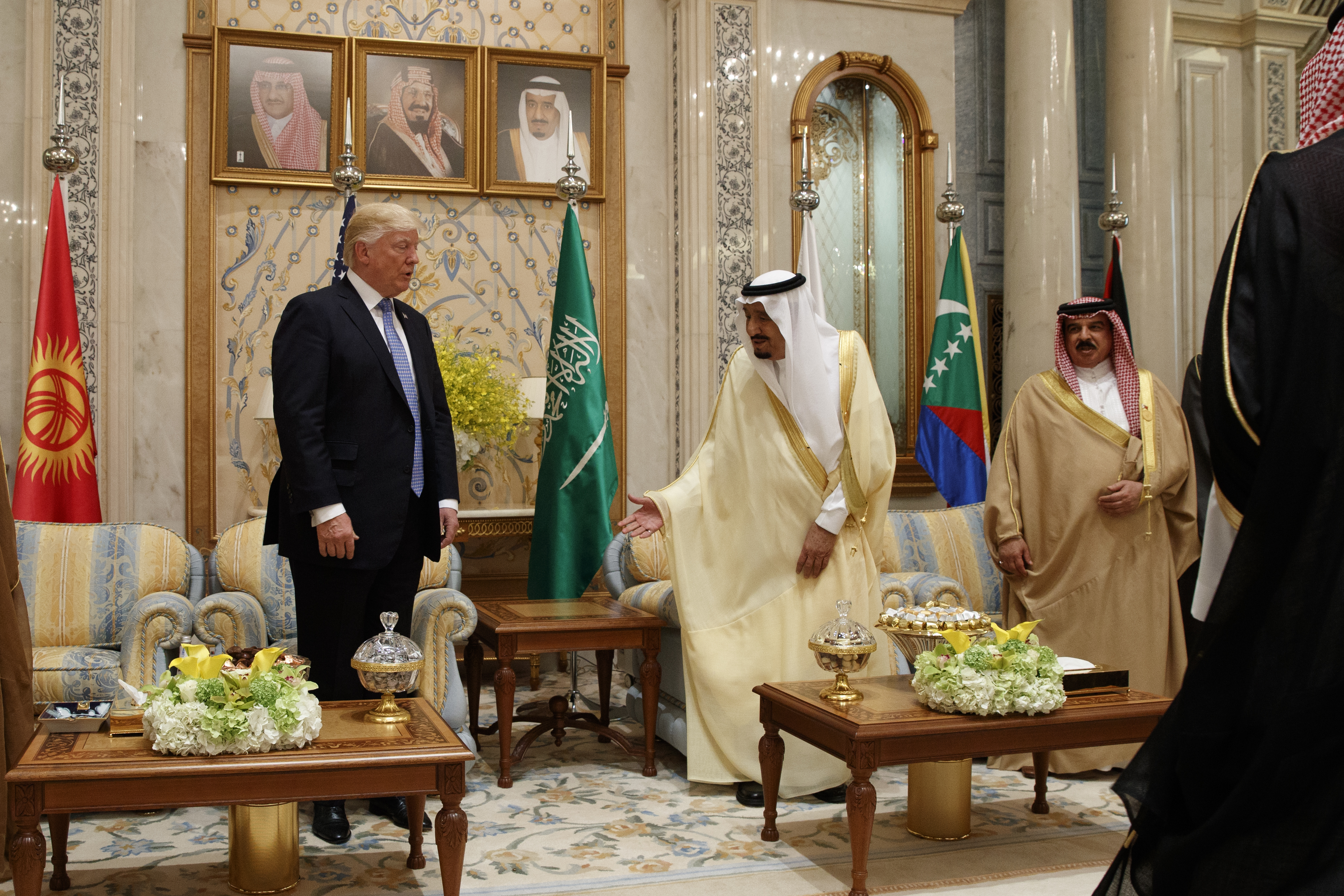 Саудитският крал Салман кани Тръмп да седне по време на срещата им в Рияд