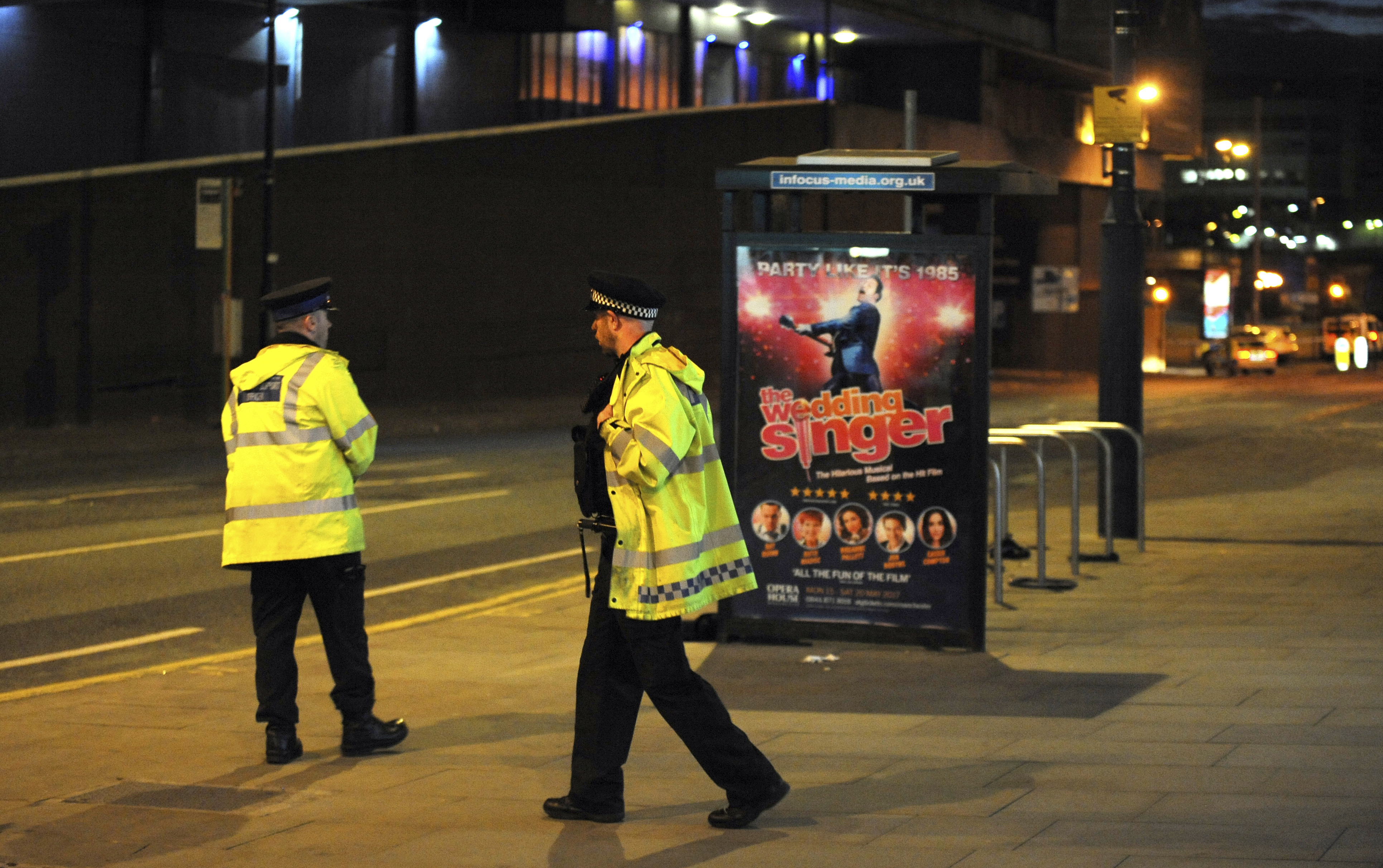 Полиция блокира обширен район в Манчестър след атентата