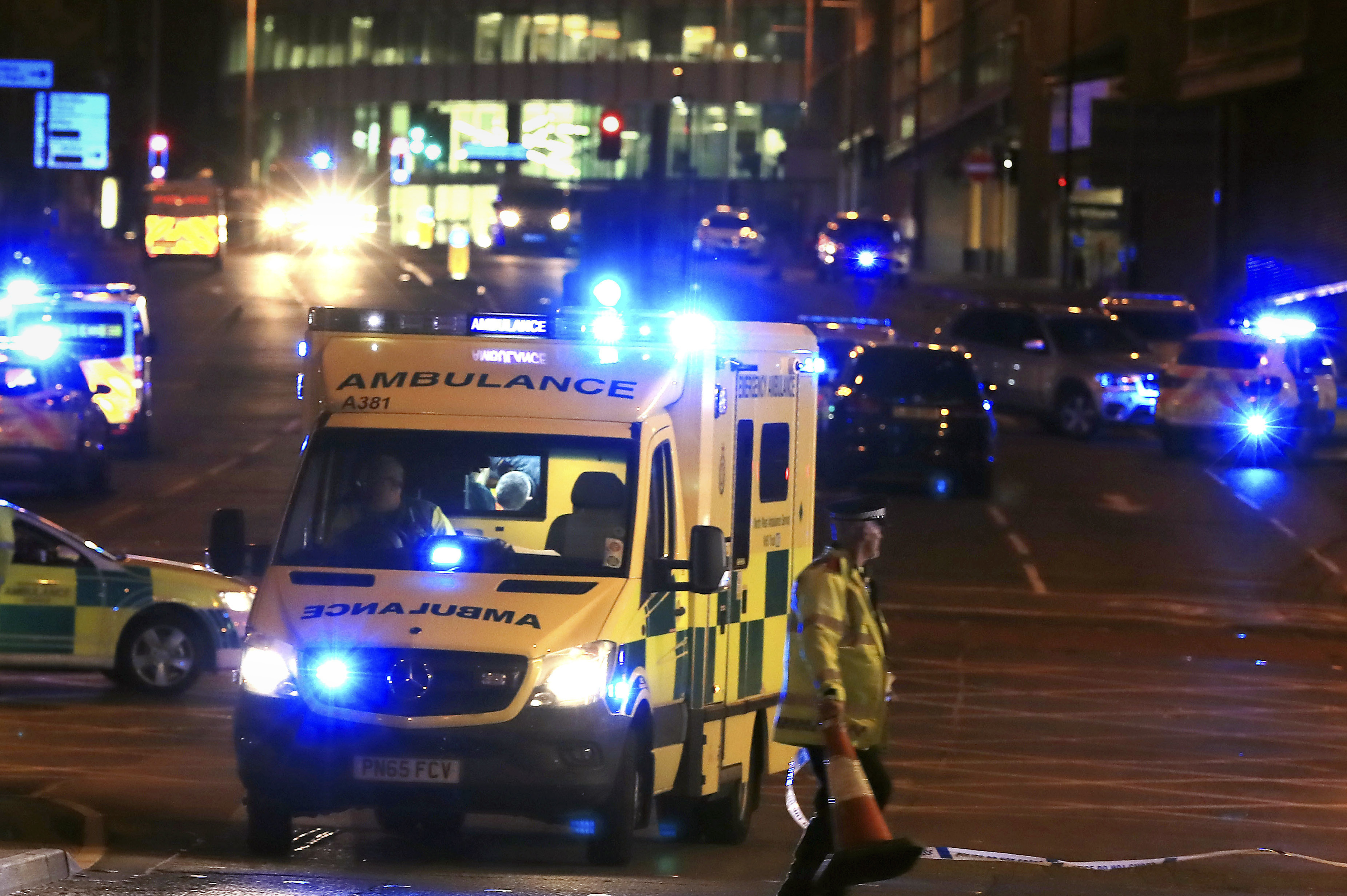 Над 50 ранени бяха евакуирани след нощната експлозия в ”Манчестър Арена”