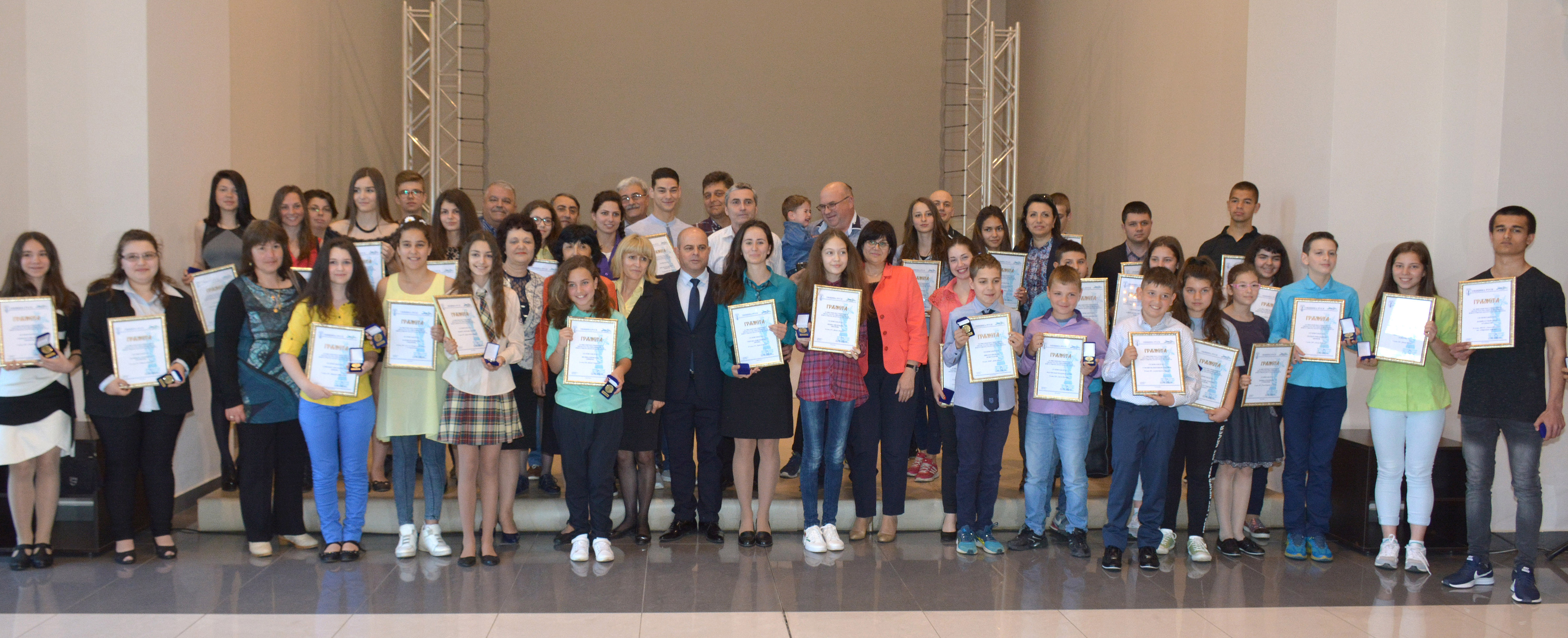 Наградиха 39 отлични ученици в Русе