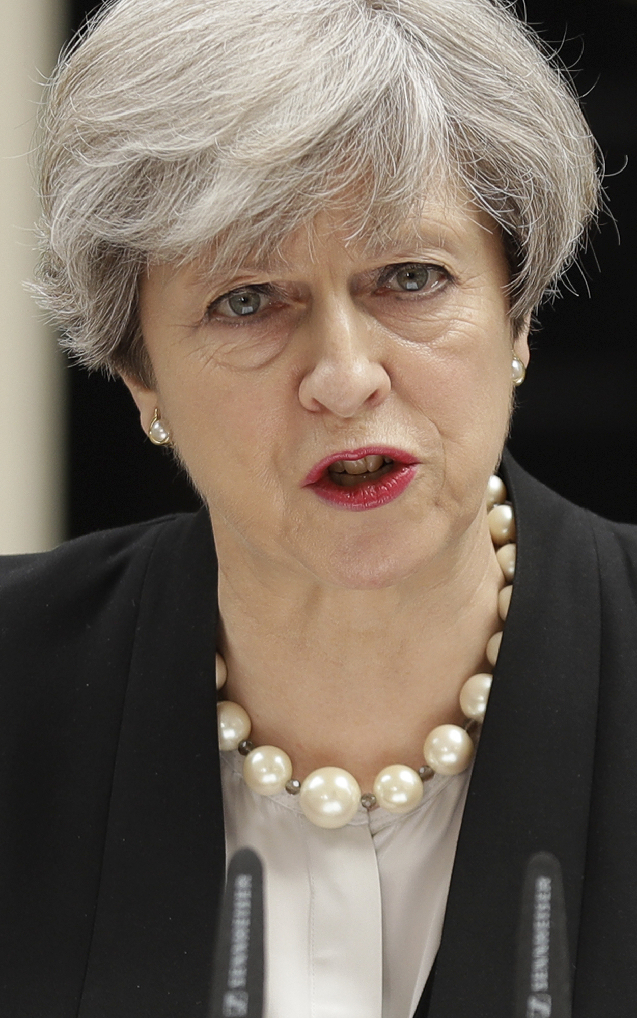 Тереза Мей заяви, че към тероризма във Великобритания се подхожда прекалено толерантно