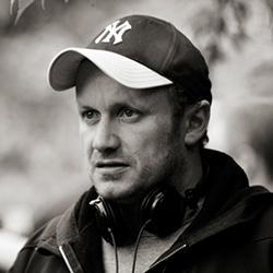 Лени Ейбрахамсън работи по нов проект