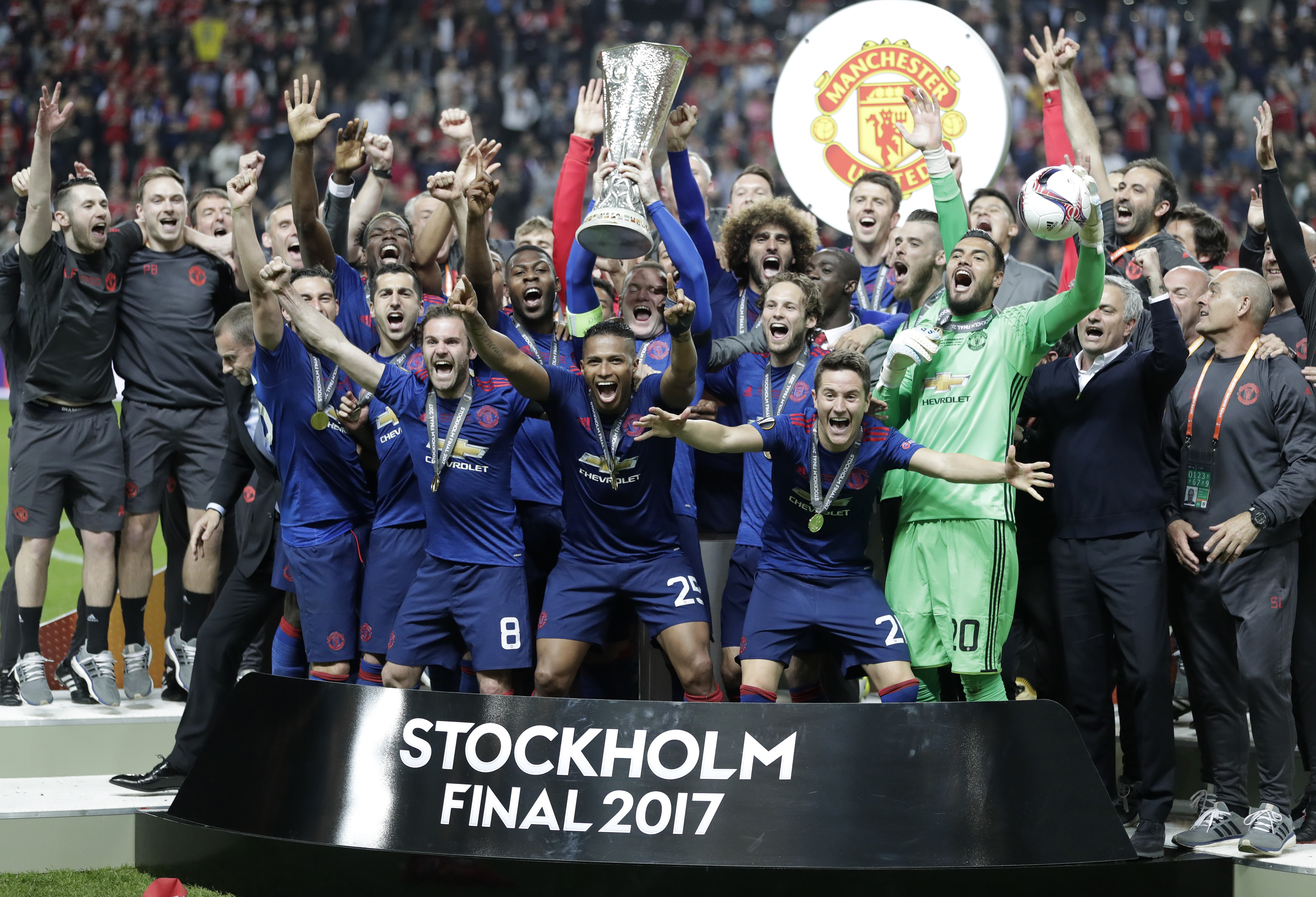 ”Юнайтед” спаси сезона след триумф в Лига Европа