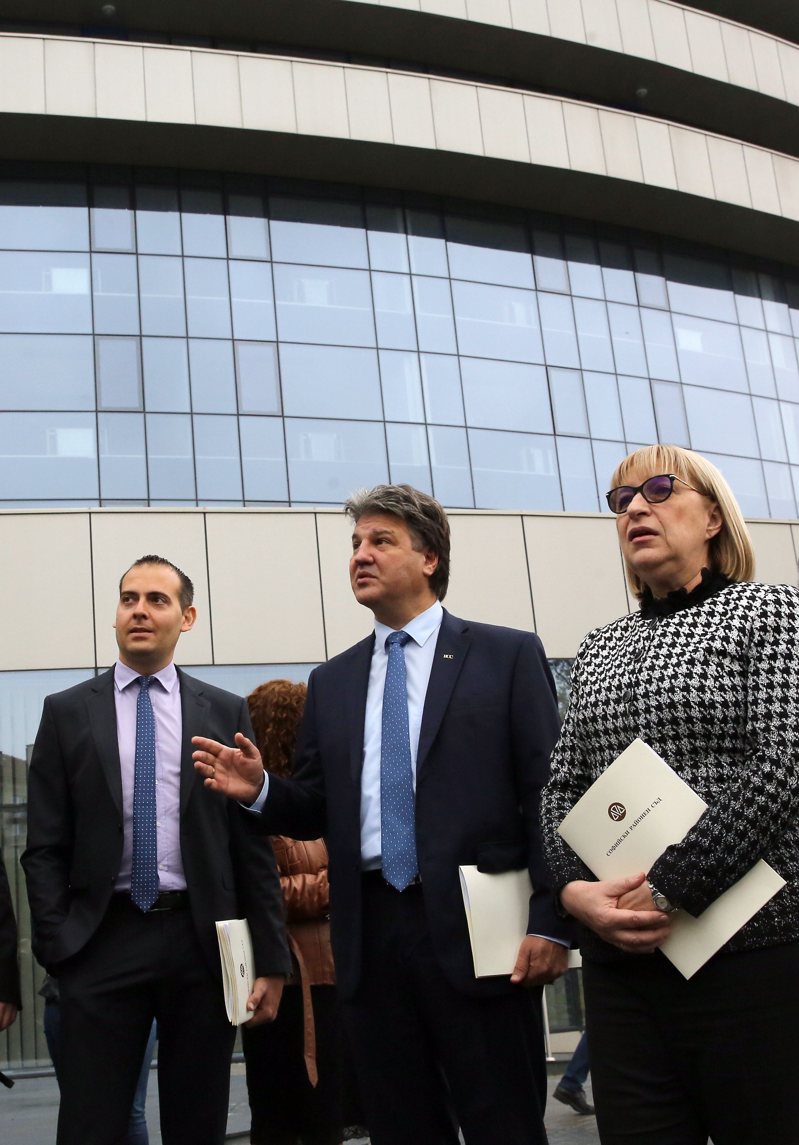 И представляващият ВСС Димитър Узунов разгледа новата сграда