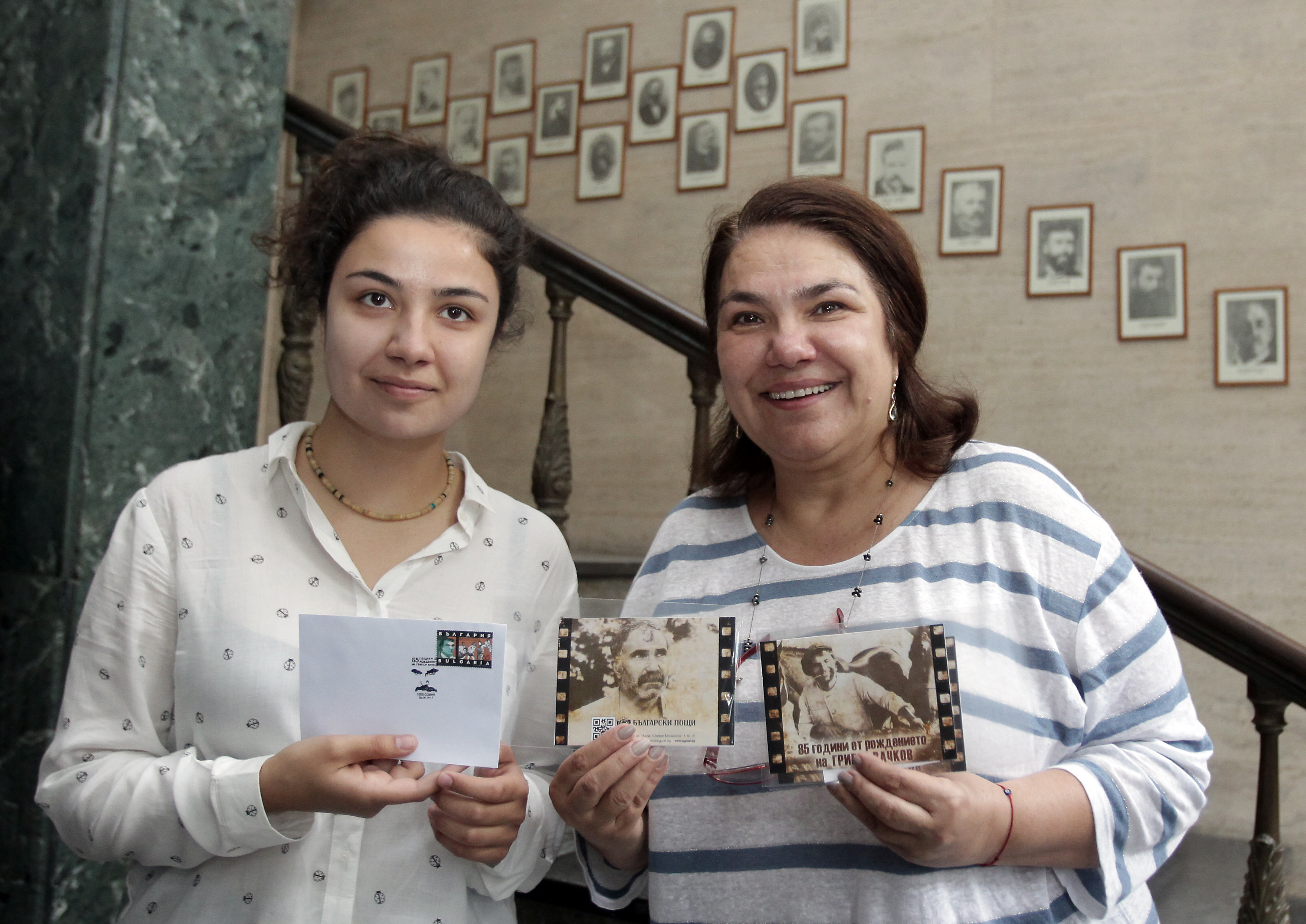 Внучката на Григор Вачков - Рада Миладинова, и дъщерята му Мартина Вачкова показват валидираната марка