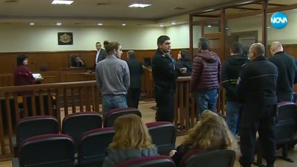 Специализираният съд остави в ареста задържаните за трафик на мигранти през Летище София, сред тях гранични полицаи