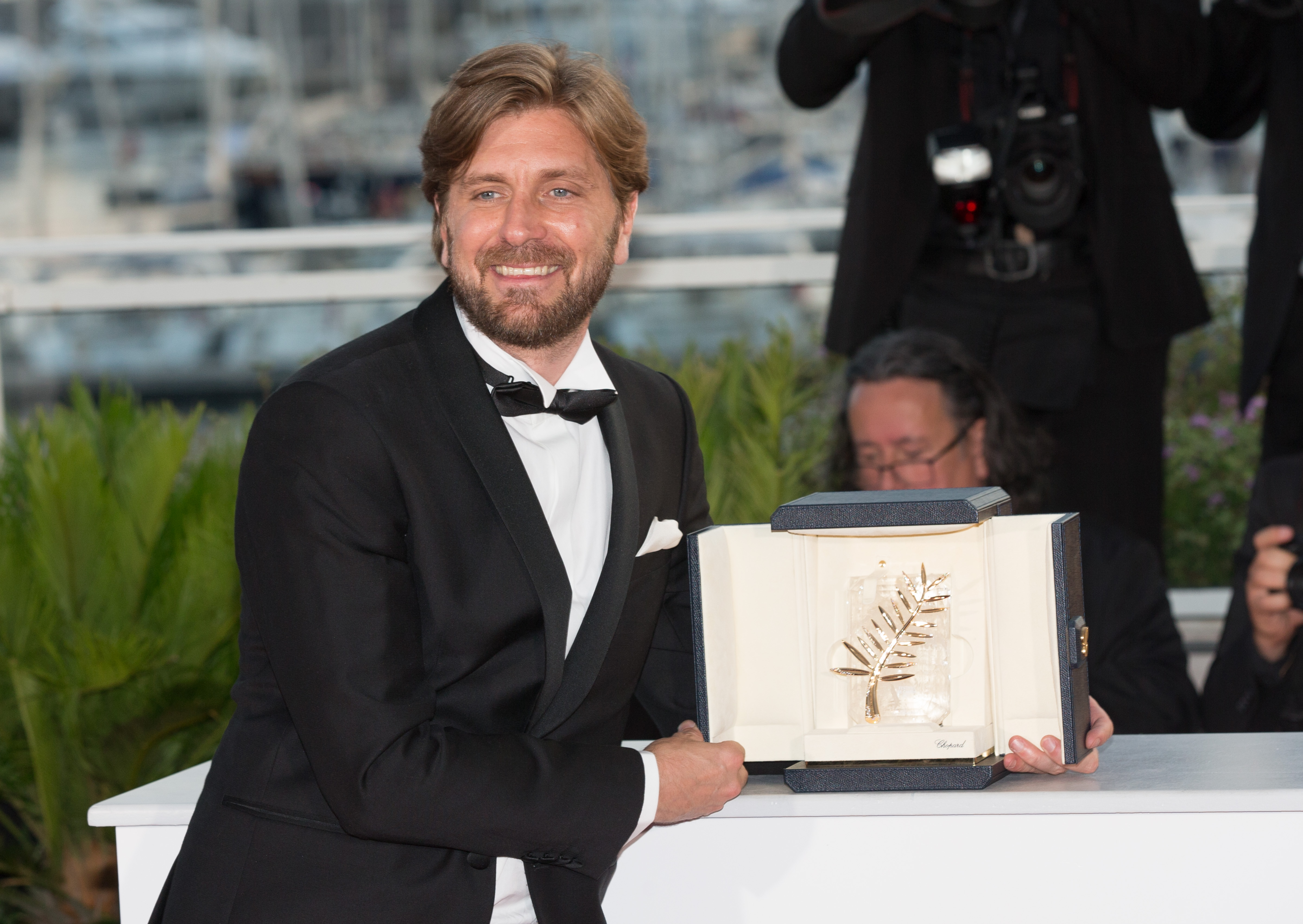 Шведският режисьор Рубен Остлунд спечели ”Златна палма” на фестивала в Кан с филма ”Площадът”