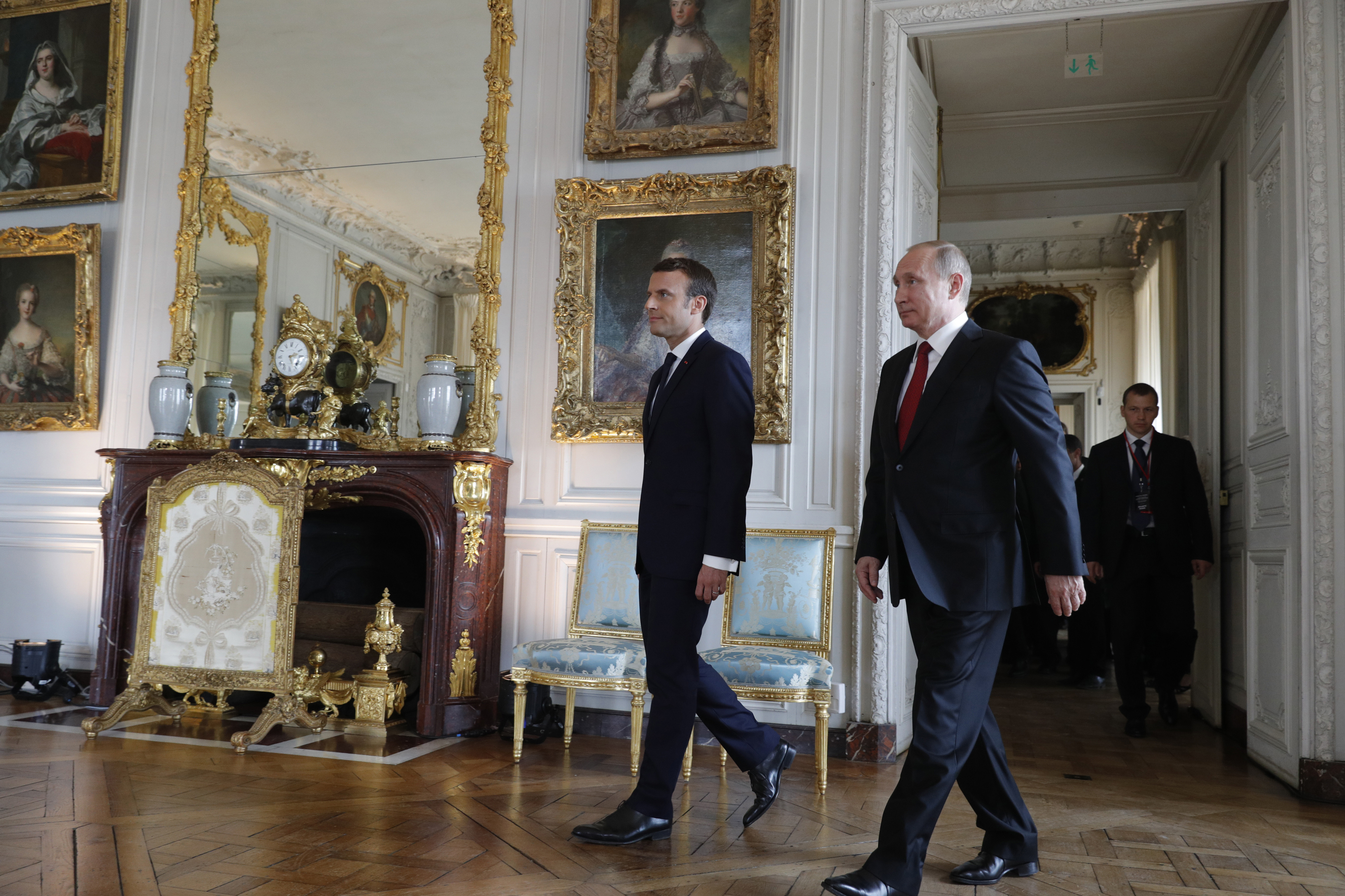 Това е първата среща на Путин с новия френски президент
