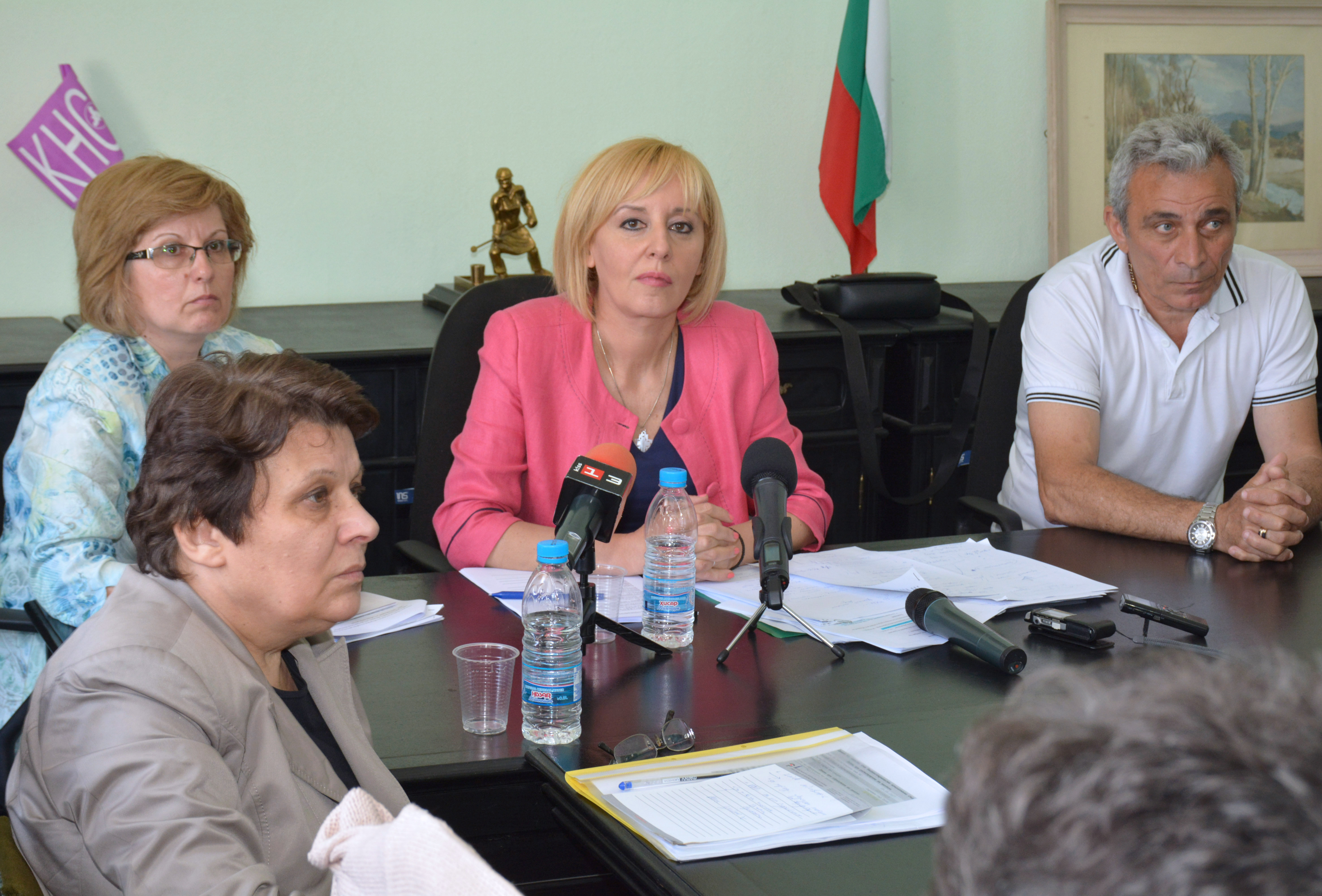 Мая Манолова се ангажира да помогне на хората в Перник