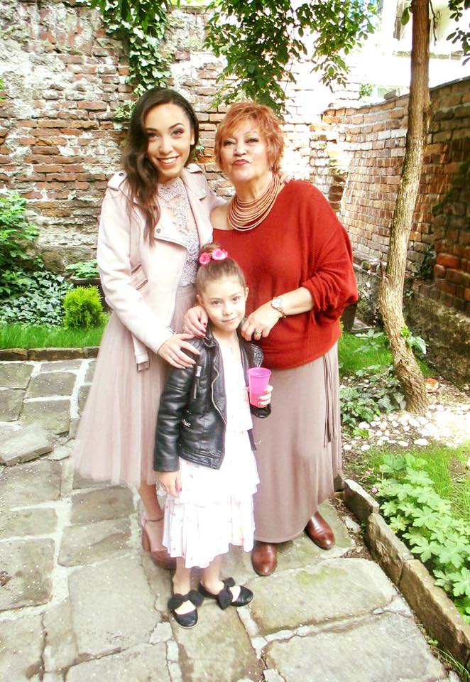 Бернарда Береану с баба си Клелия Златарева и сестра си Вая