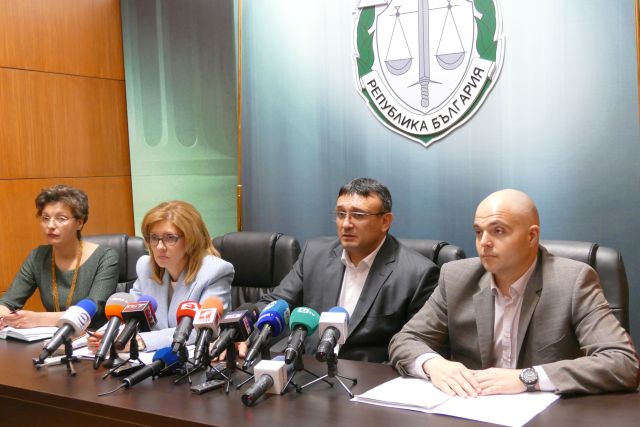 Прокурорът ще иска налагане на постоянна мярка "задържане под стража", каза още Русинова