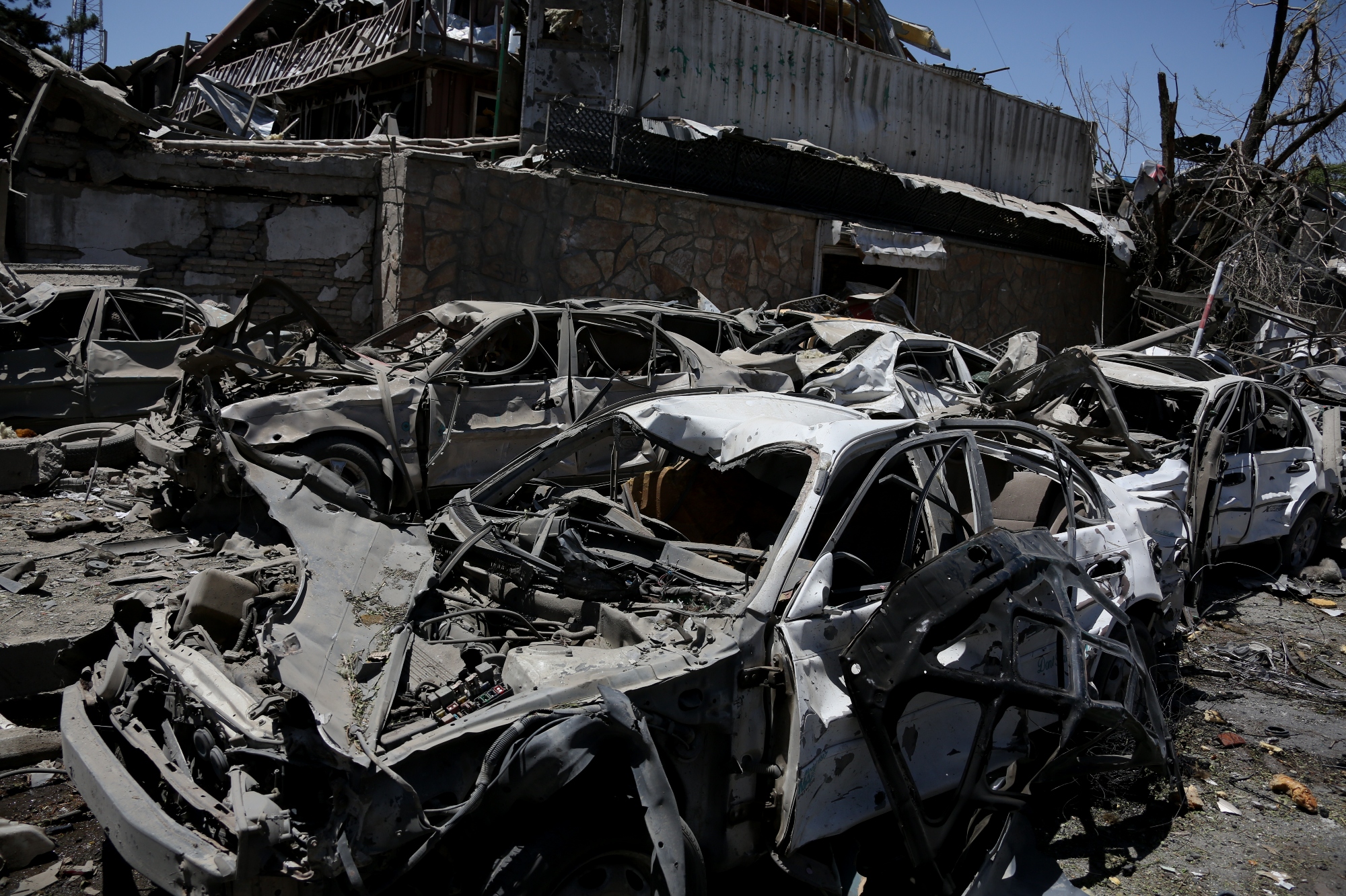 Самоубийственият атентат в Кабул е причинил огромни материални и човешки щети
