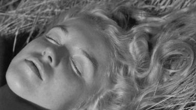Неизвестни снимки на 20-годишната Мерилин Монро, направени от неин любовник