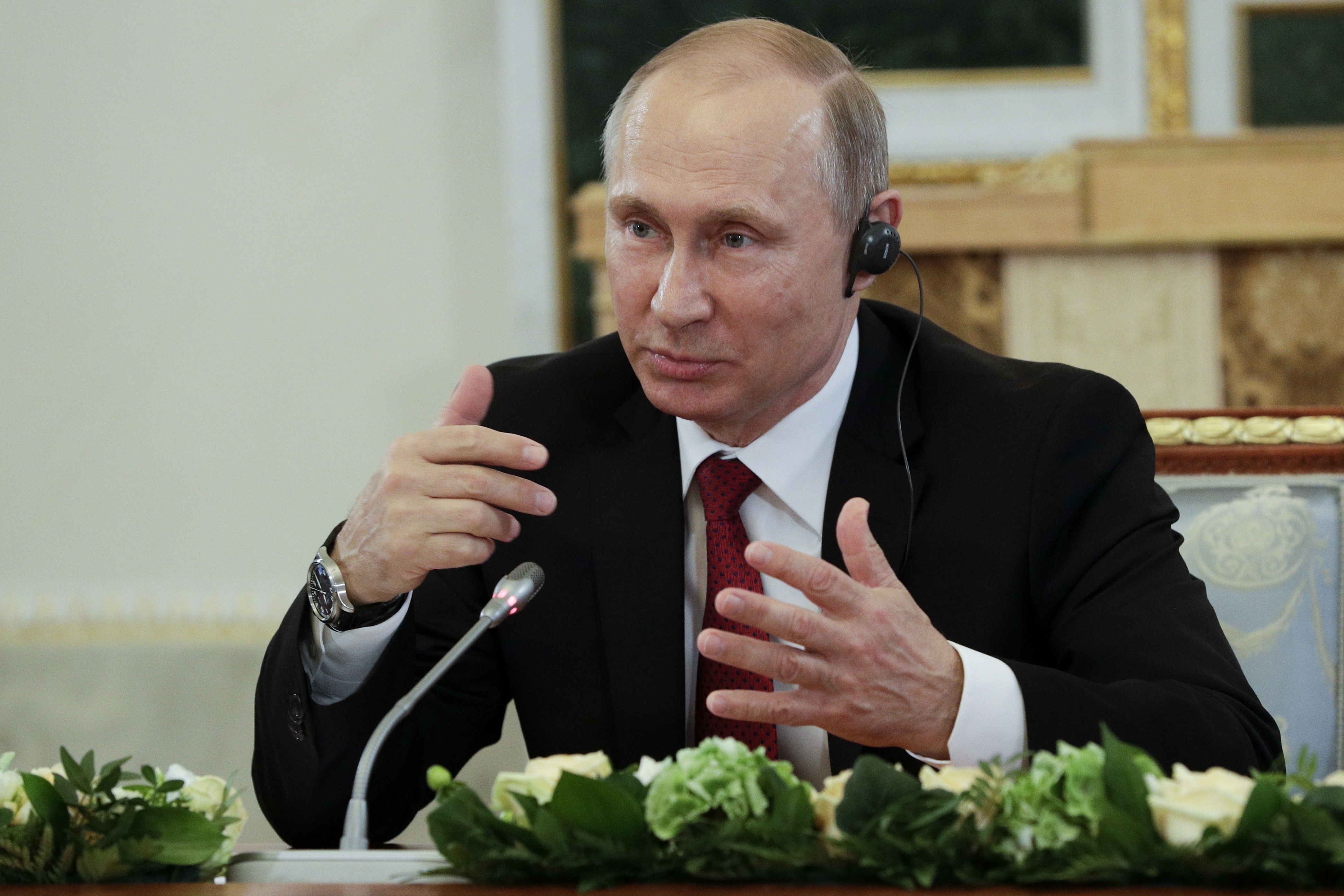 Руският президент Владимир Путин засегна фундаментални въпроси на съвременната политика по време на пресконференция в Петербург