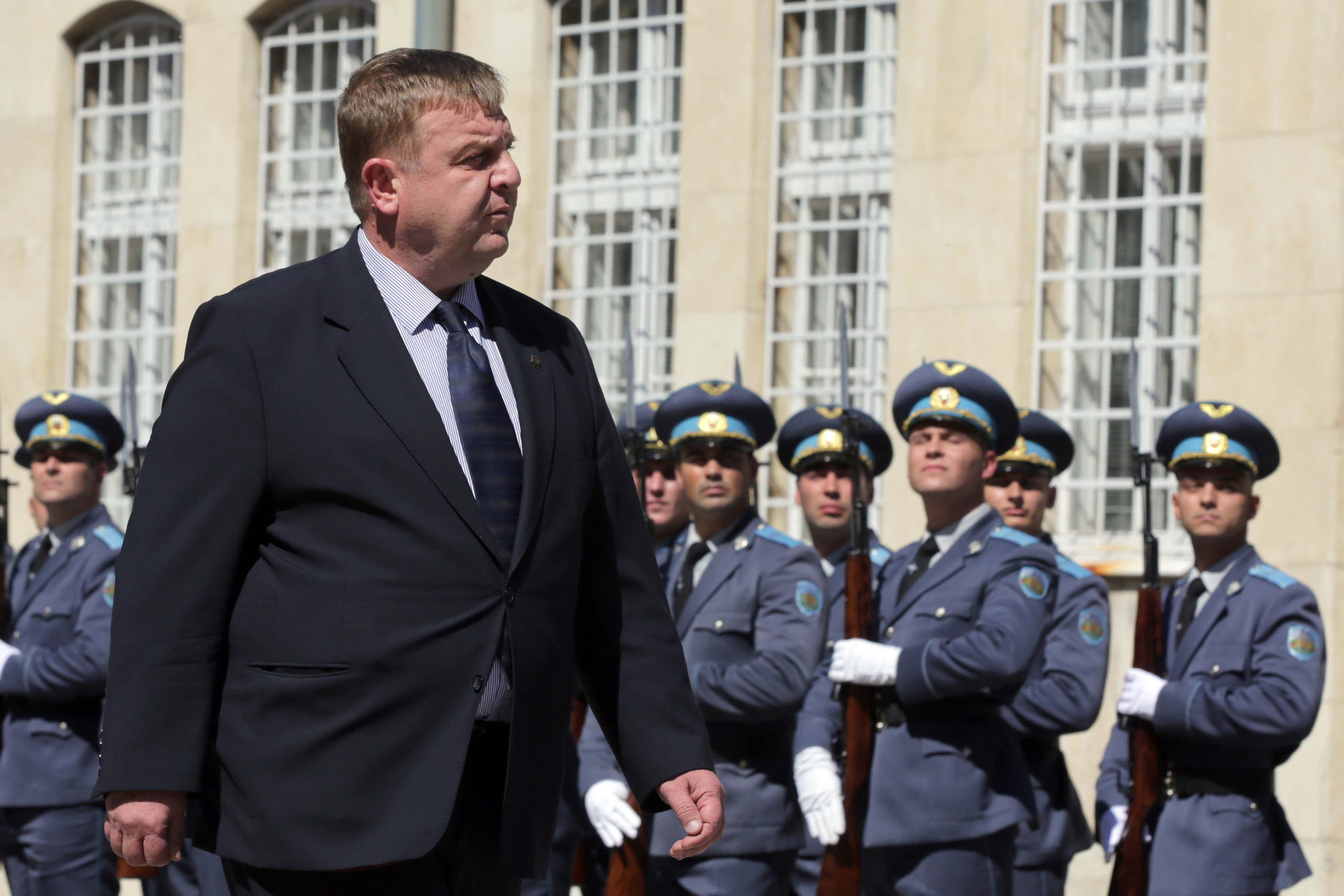 Заплатите в армията може за има догодина, каза министър Красимир Каракачанов