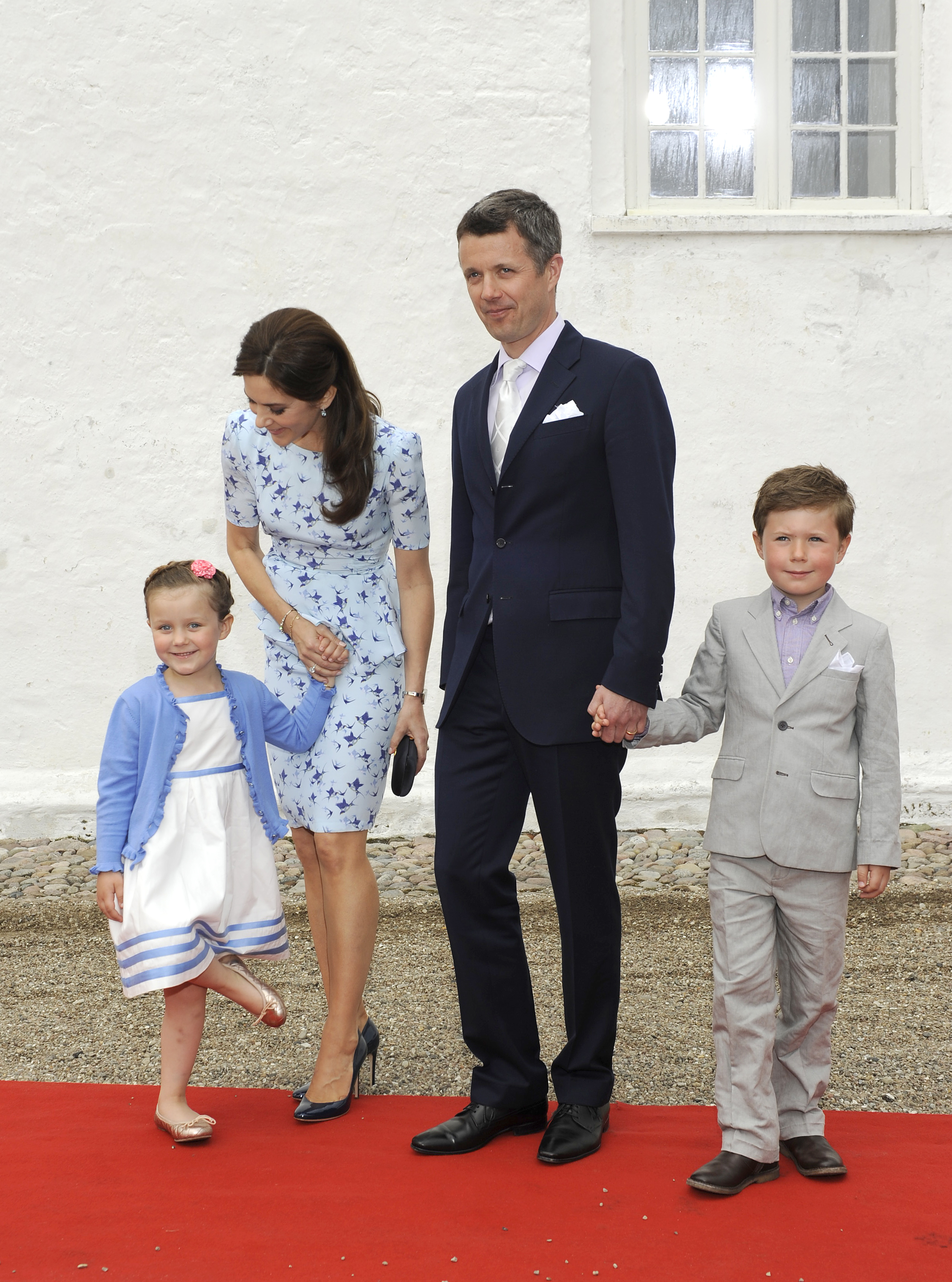 Принц Фредерик и принцеса Мери от Дания с децата си принцеса Изабела и принц Кристиан