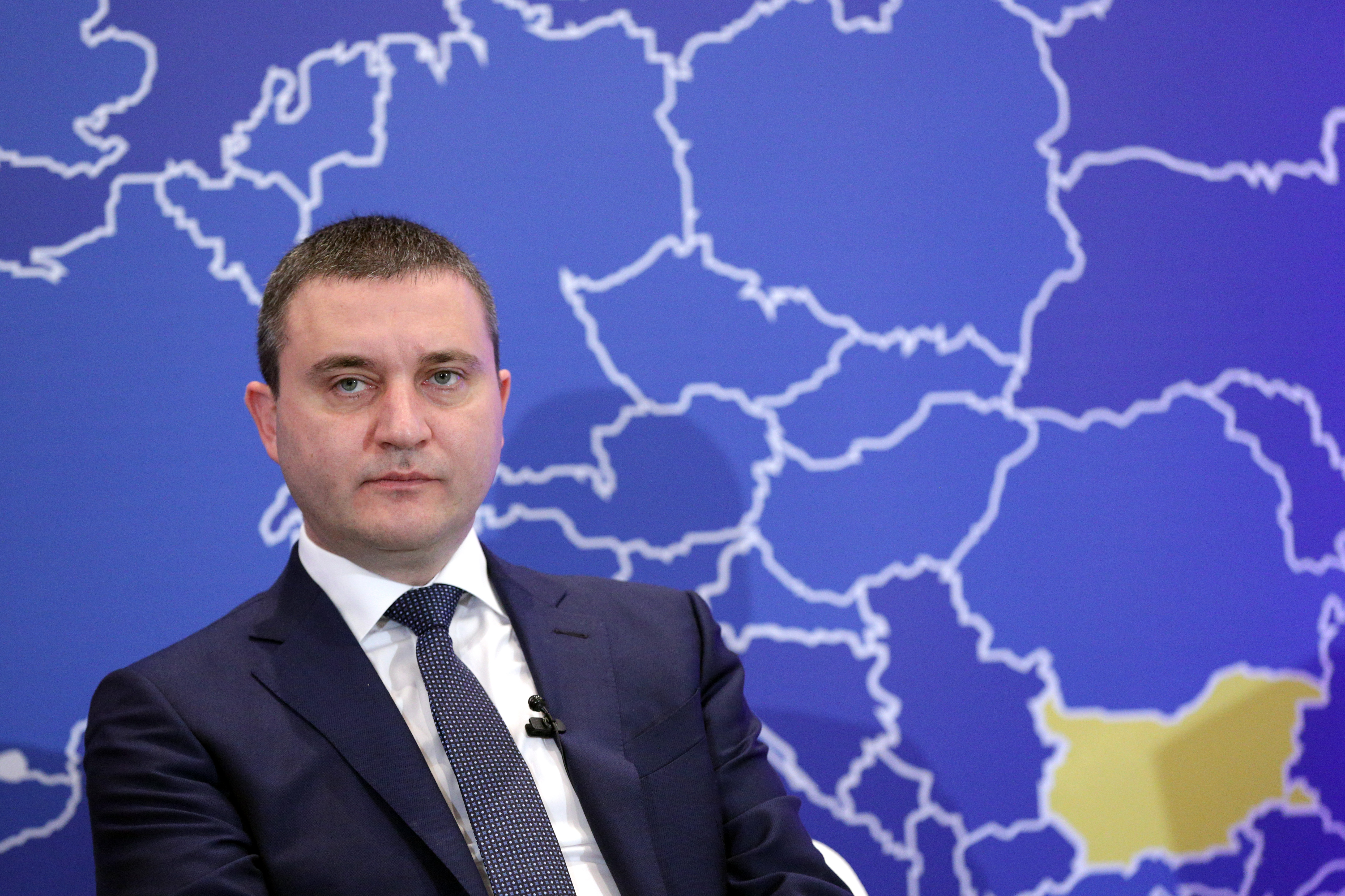 Владислав Горанов обеща да не вдига данъците