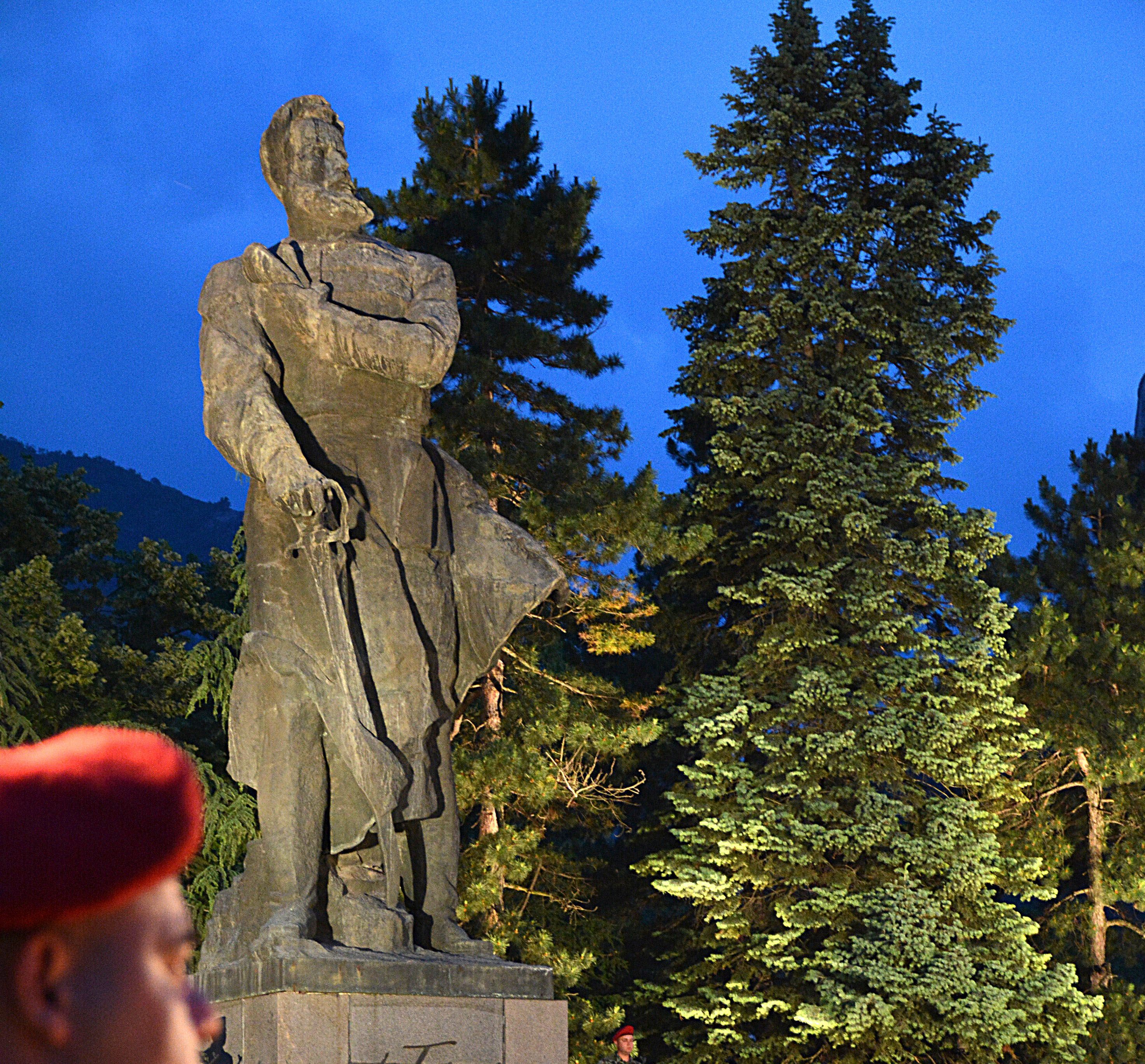 Паметникът на Христо Ботев във Враца