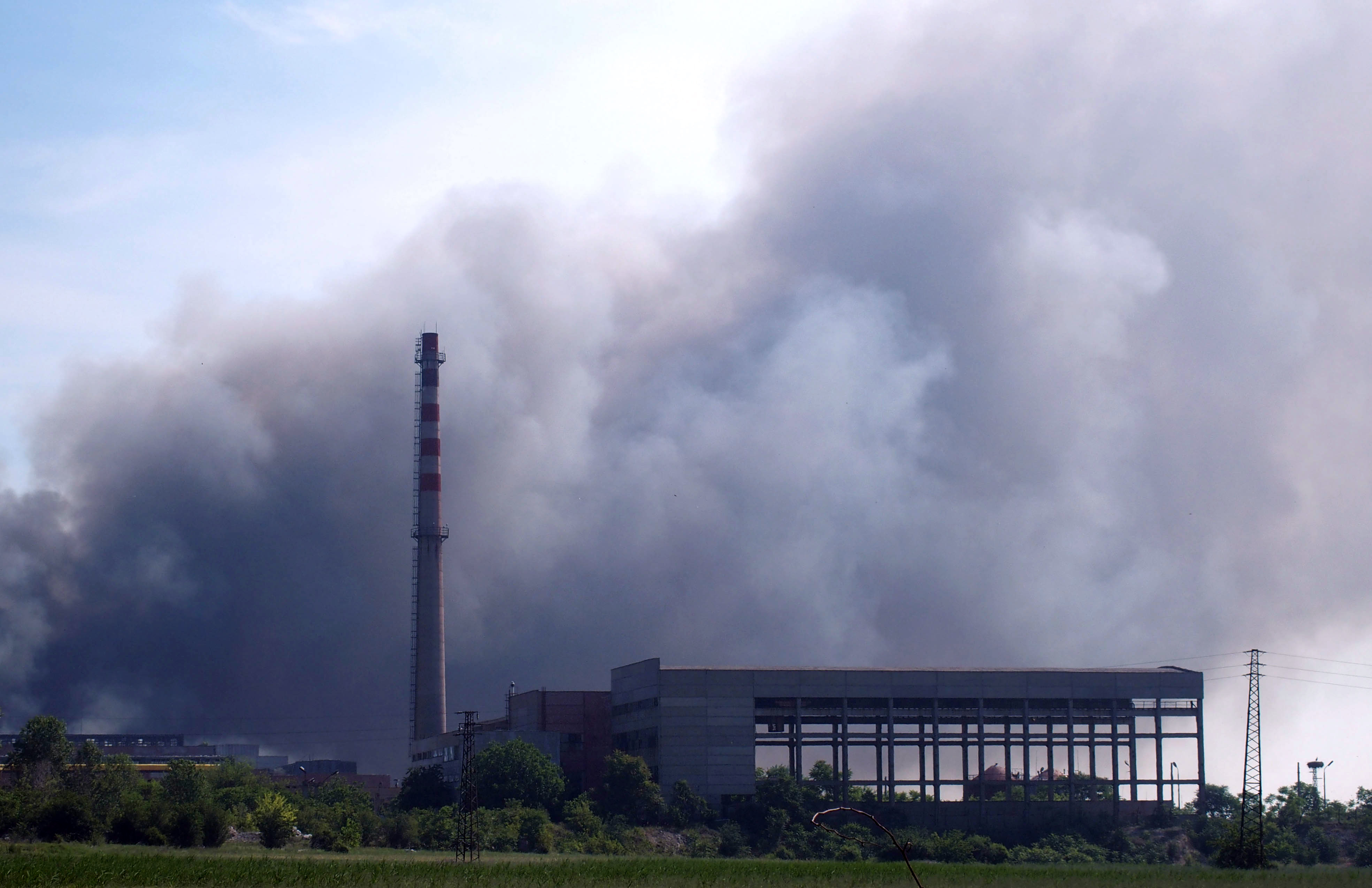 Пожарът в завода в село Шишманци през юни