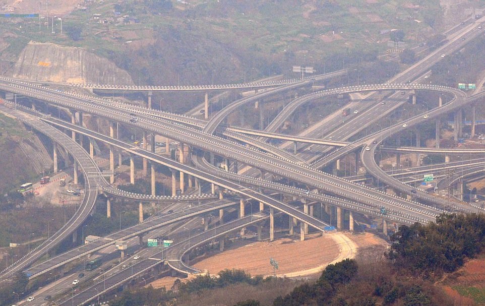 Китай пусна най-сложния пътен възел в света