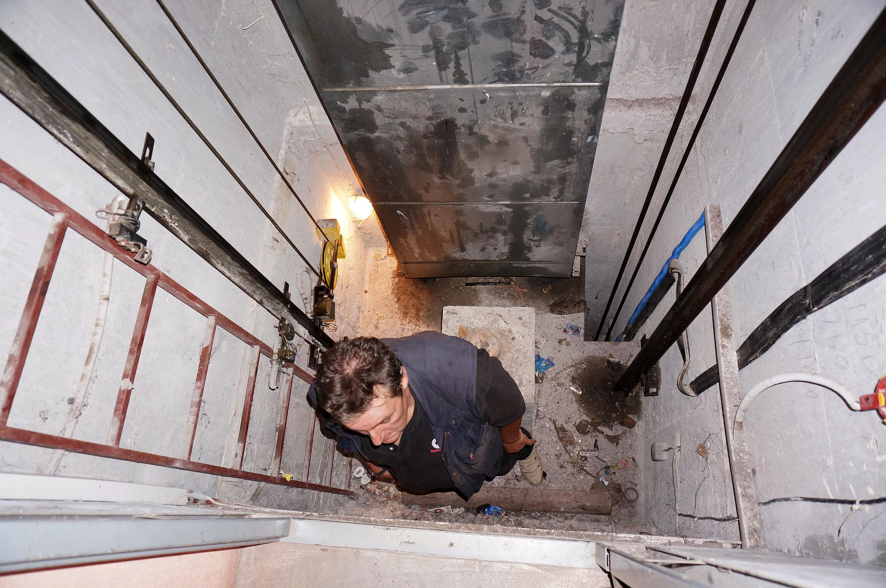 Мъж падна в асансьорна шахта в София