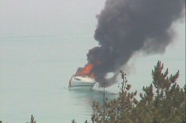 Яхта се запали и потъна в Черно море край Царево