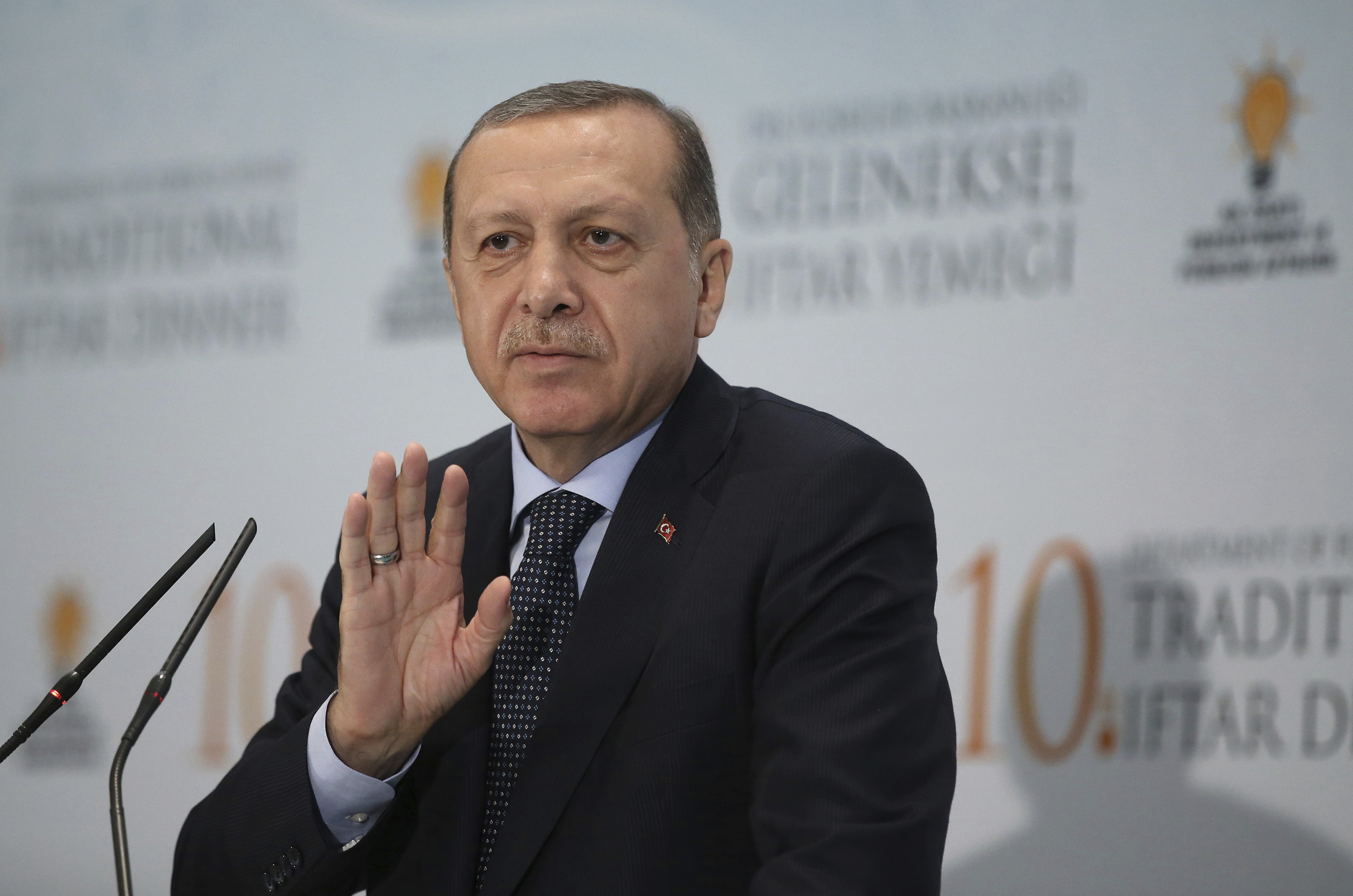 Във вторник турският президент Ердоган потвърди пред чужди посланици подкрепата на Анкара за Катар