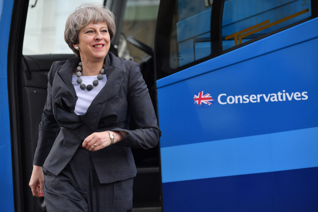 5 ключови министри запазват постове в новия UK кабинет