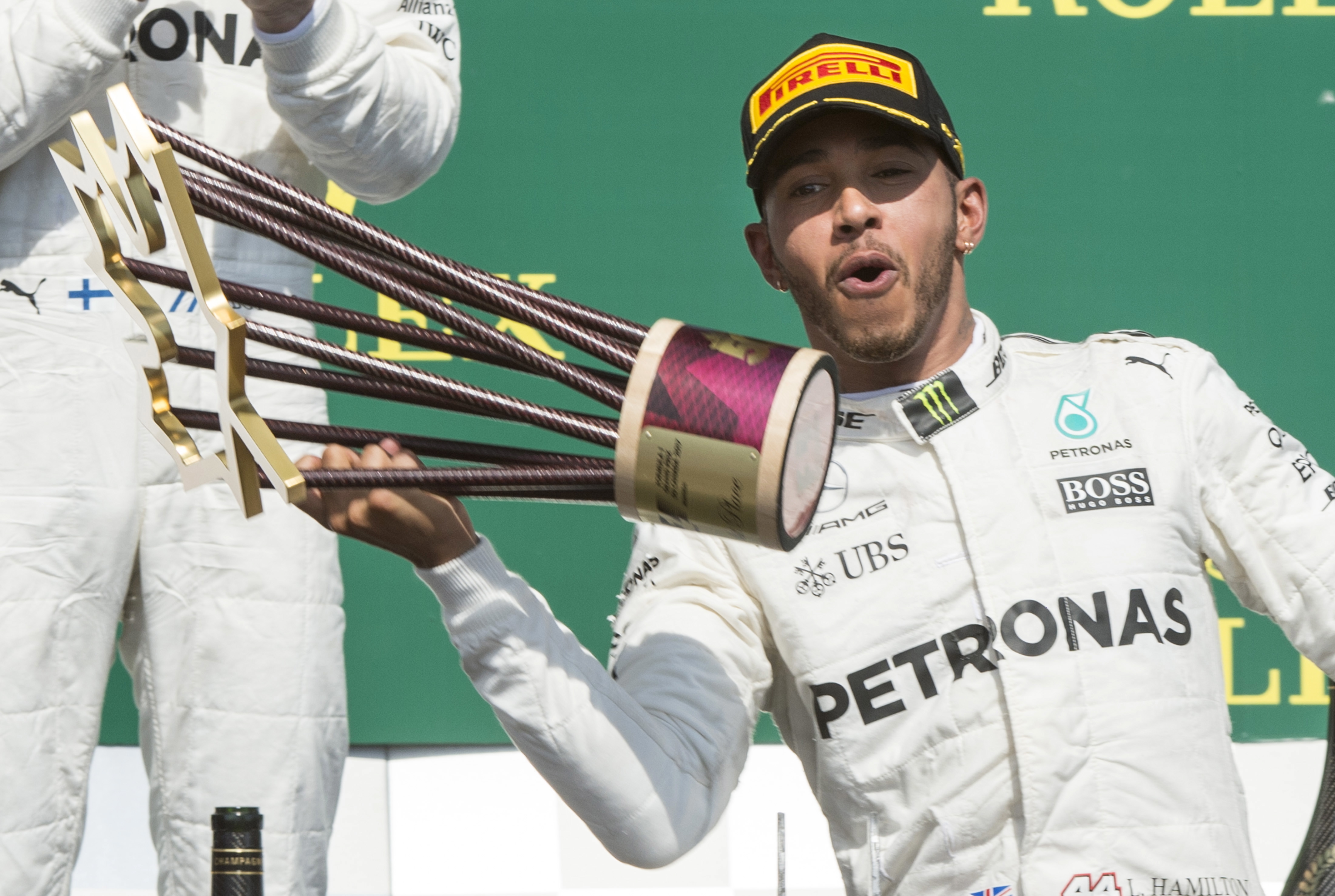 Люис Хамилтън може да се откаже от Формула 1 още в края на годината