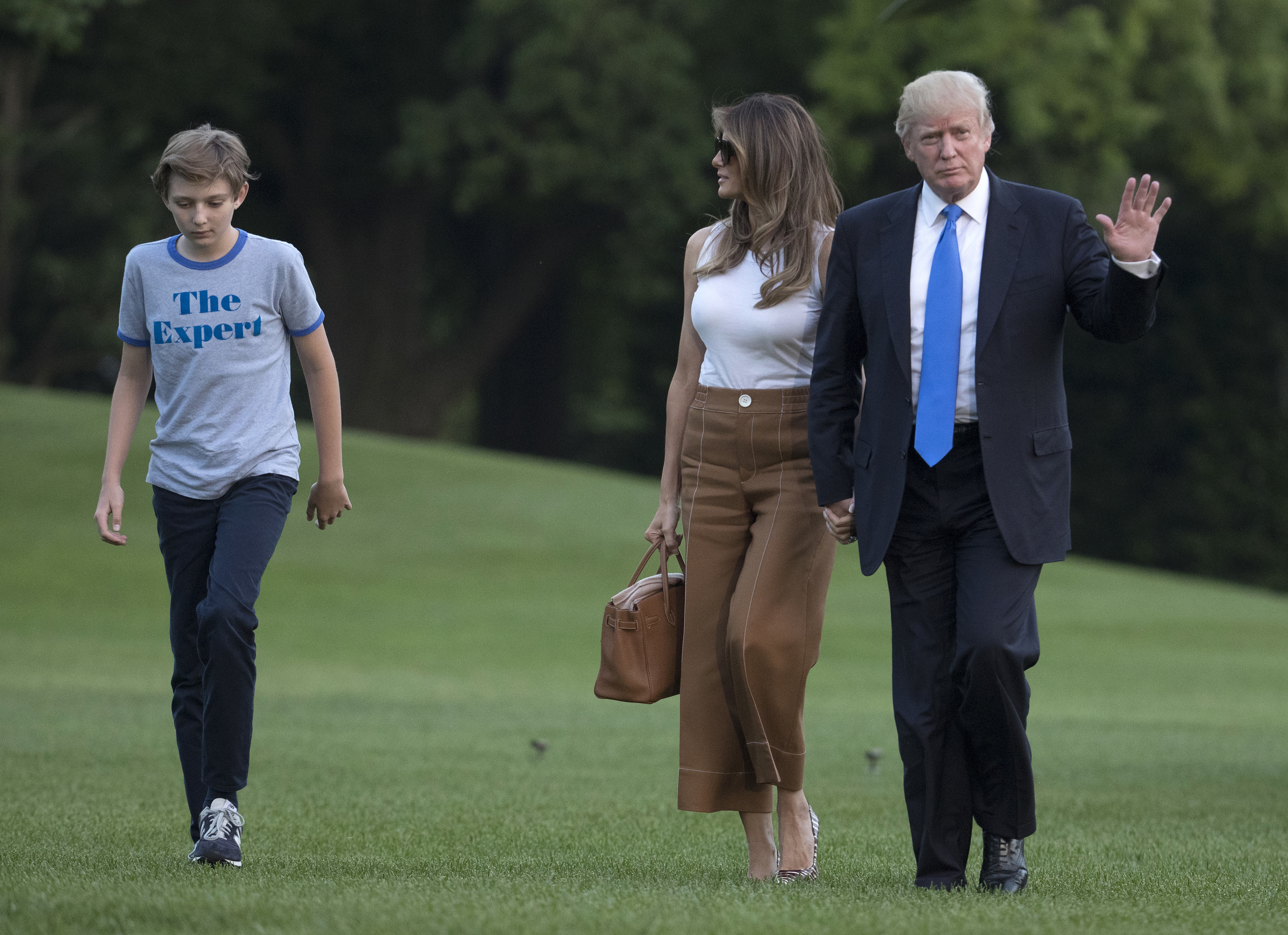 Доналд Тръмп, Мелания Тръмп и синът им Барън Тръмп се прибират в Белия дом