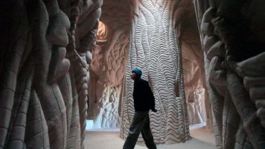 Четвърт век скулптор в пълна самота твори "девствени светилища" под земята