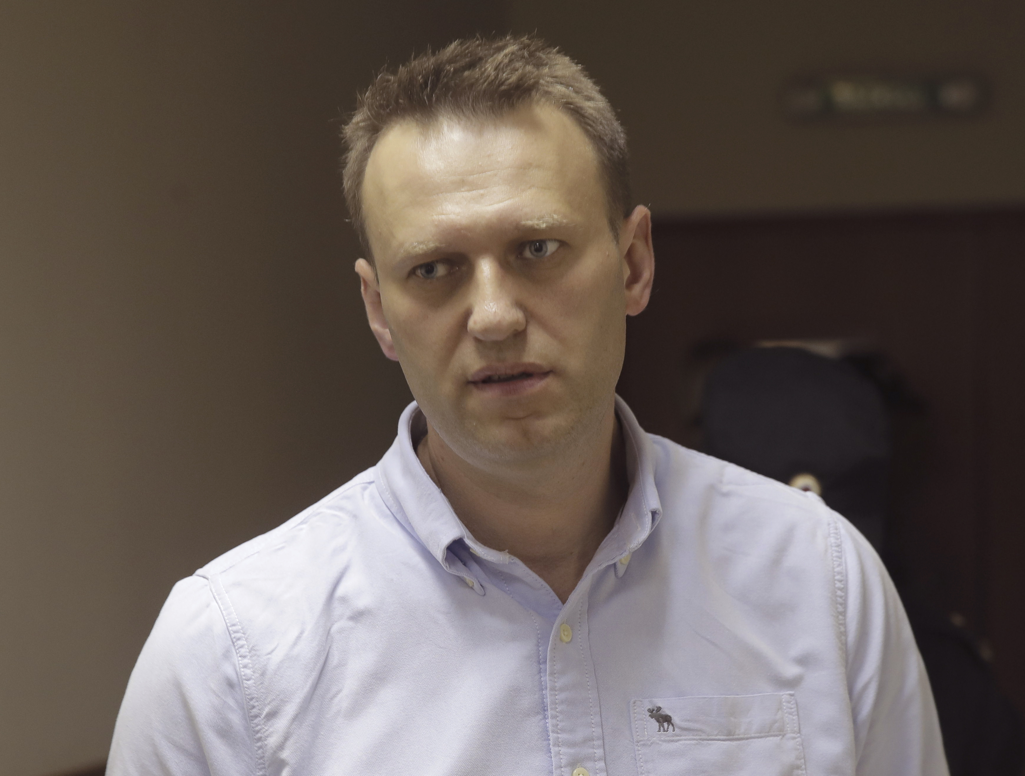 Навални с нов клип с критика за корупция на Путин
