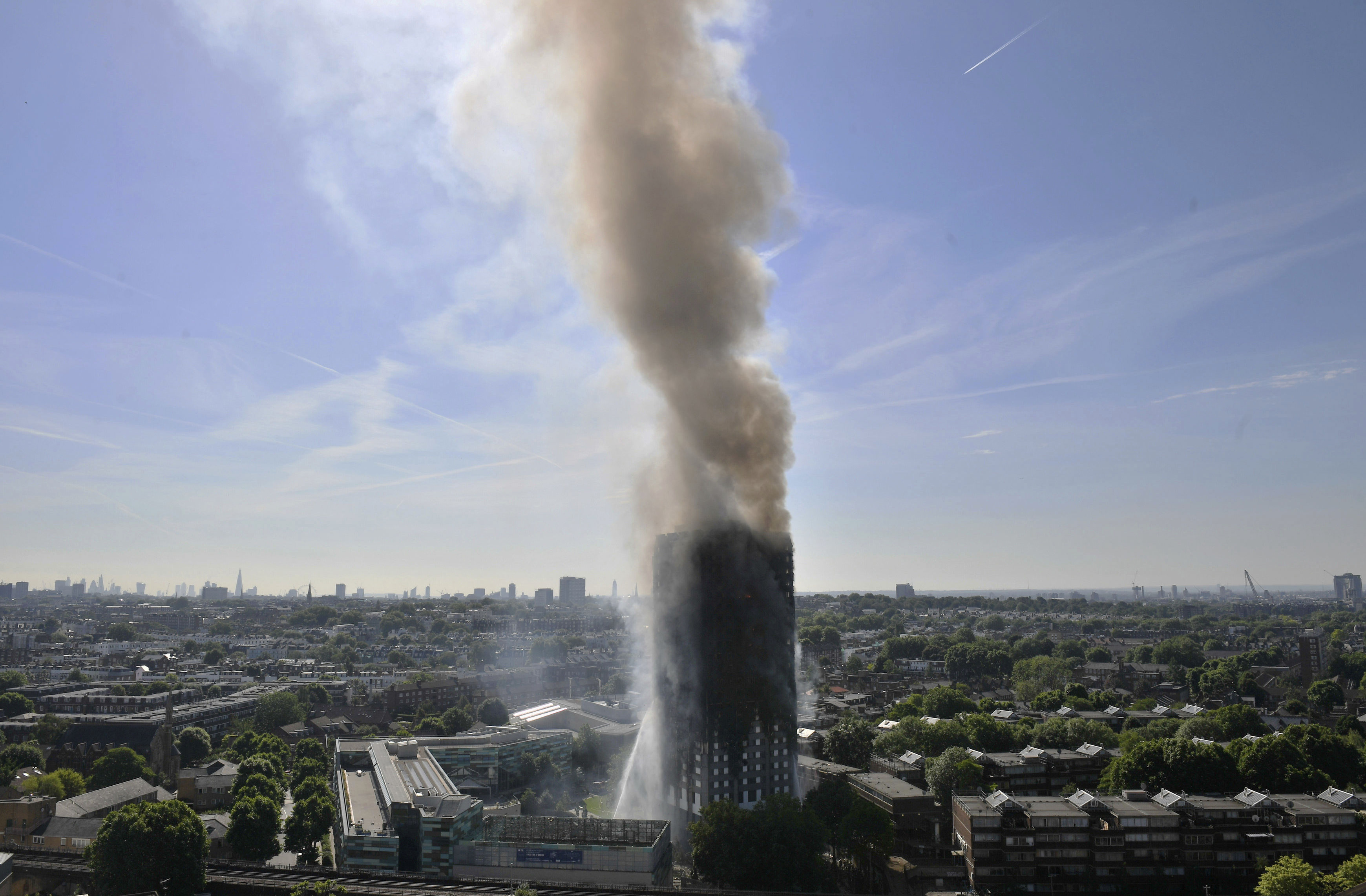 Евакуираха четири пожароопасни блока в Лондон