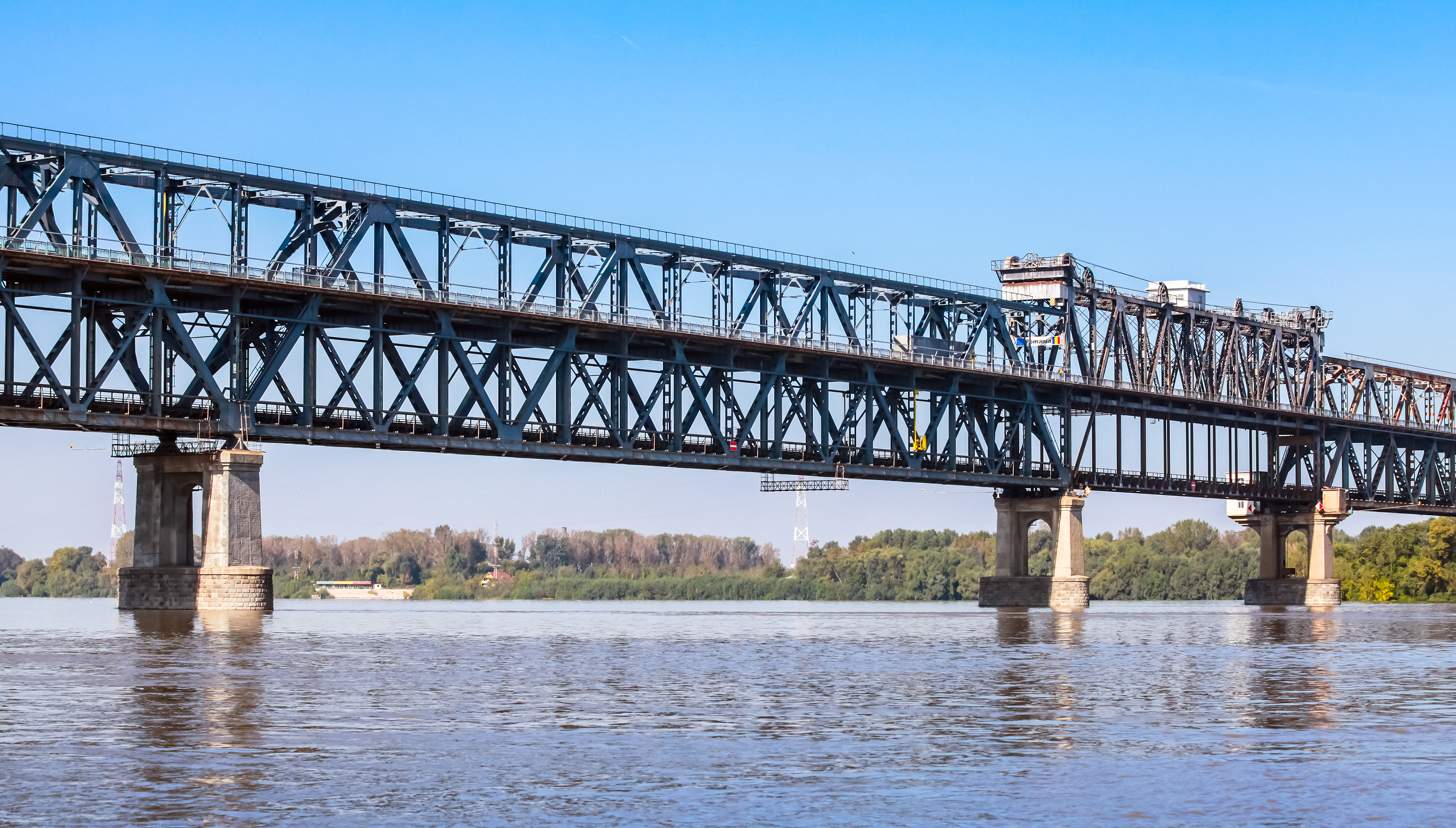 По-строг контрол на багажите на ”Дунав мост”