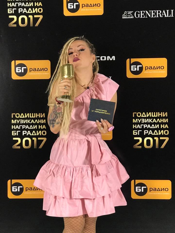 Поли Генова взе наградата на БГ Радио за БГ Изпълнителка