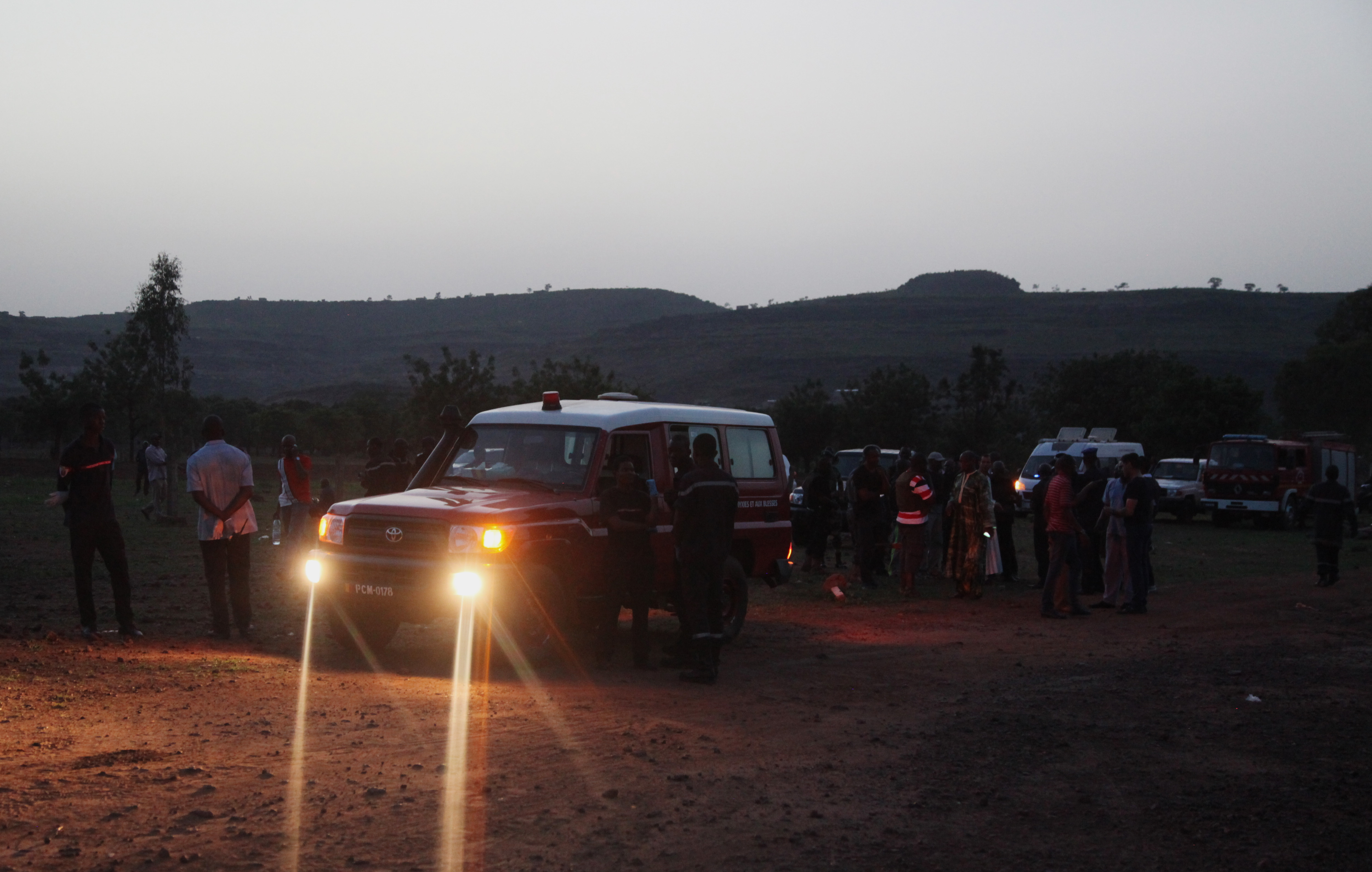 Противопожарен автомобил е в готовност в района на нападнатото курартна селище