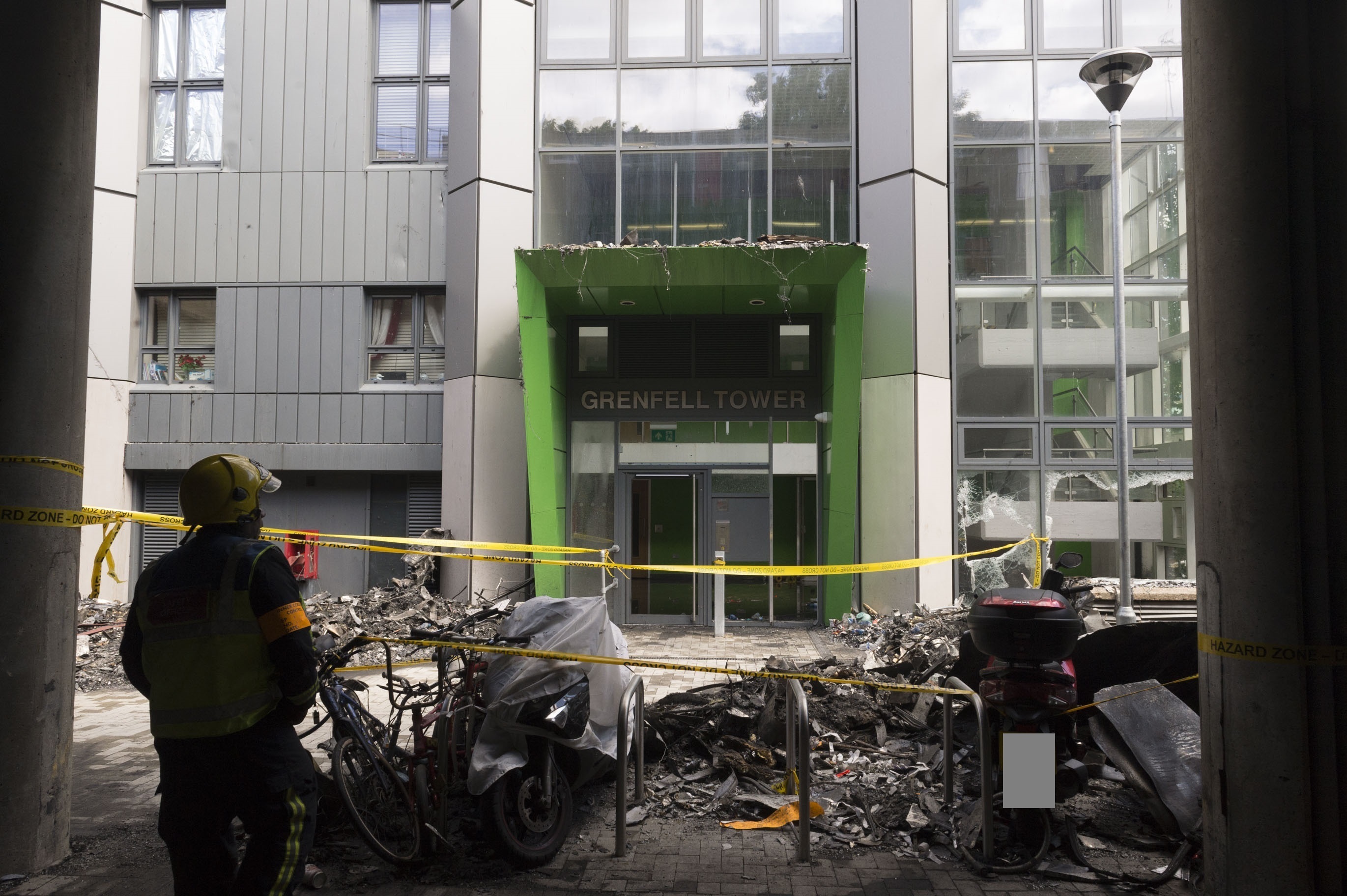 Пожарът в жилищната сграда в Лондон избухна на 14 юни