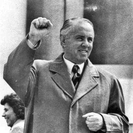Енвер Ходжа управлява с желязна ръка Албания от 1944 г. до смъртта си през 1985 г.