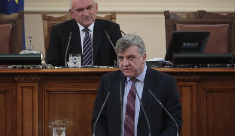 Манол Генов ще бъде съден, но докато няма присъда, остава депутат