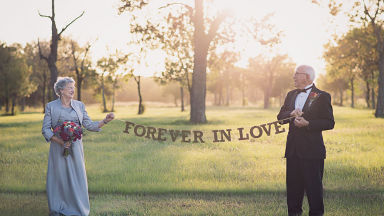 Сватбена фотосесия, която младоженците чакат 70 години