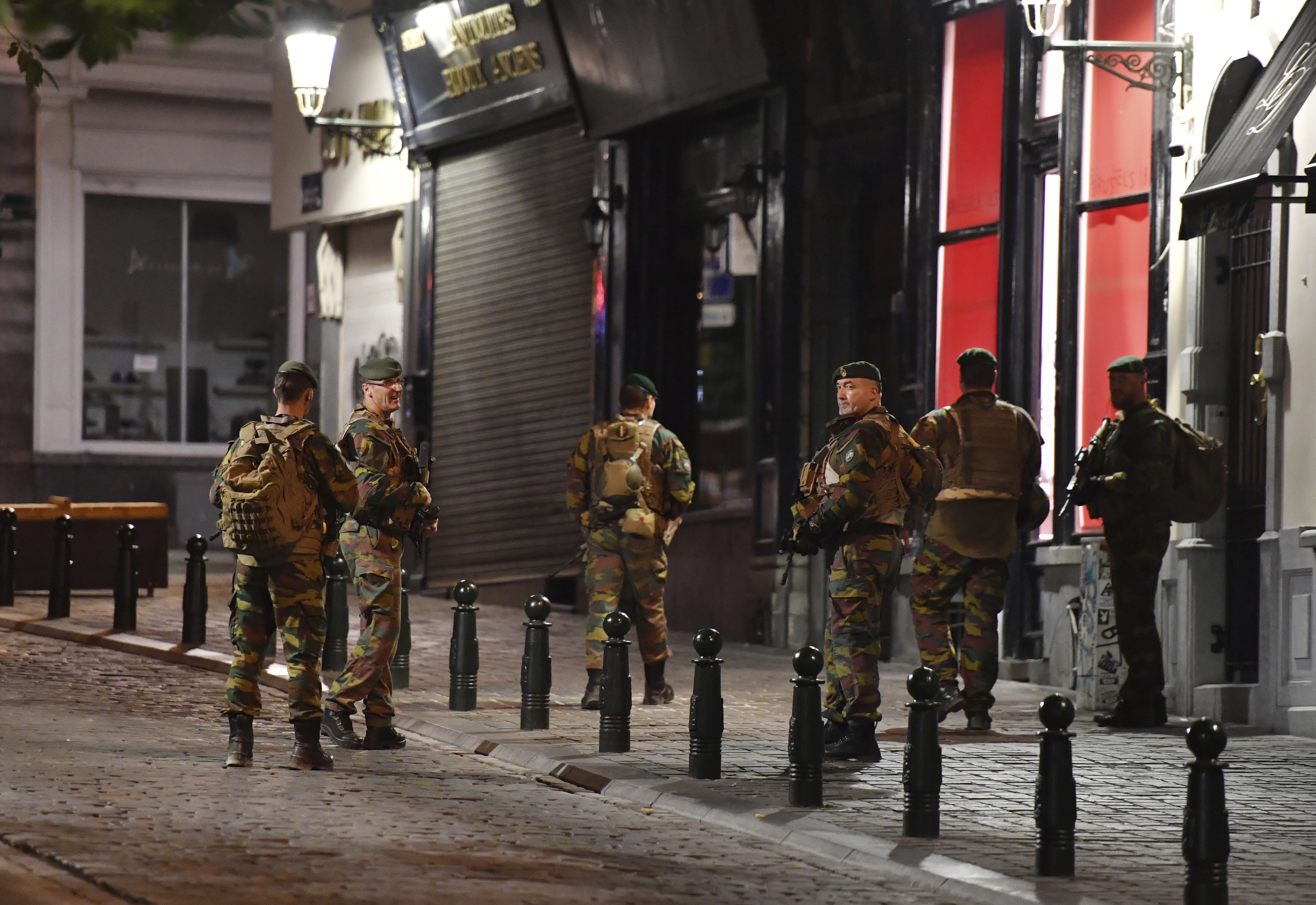 Военен патрул край Централната гара в Брюксел след опита за терористичен акт там