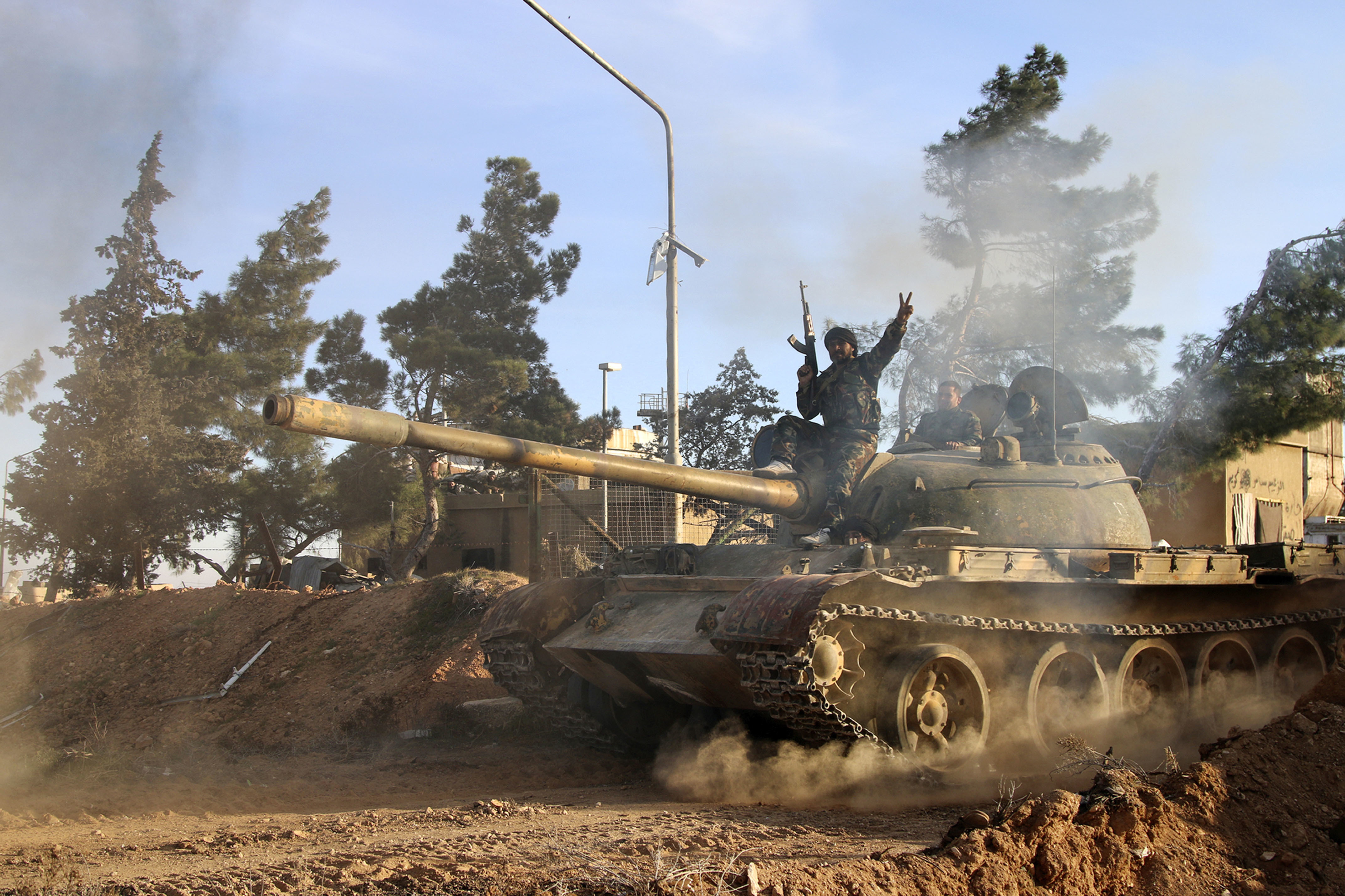 Силите на Асад подеха офанзива против прозападни бунтовници
